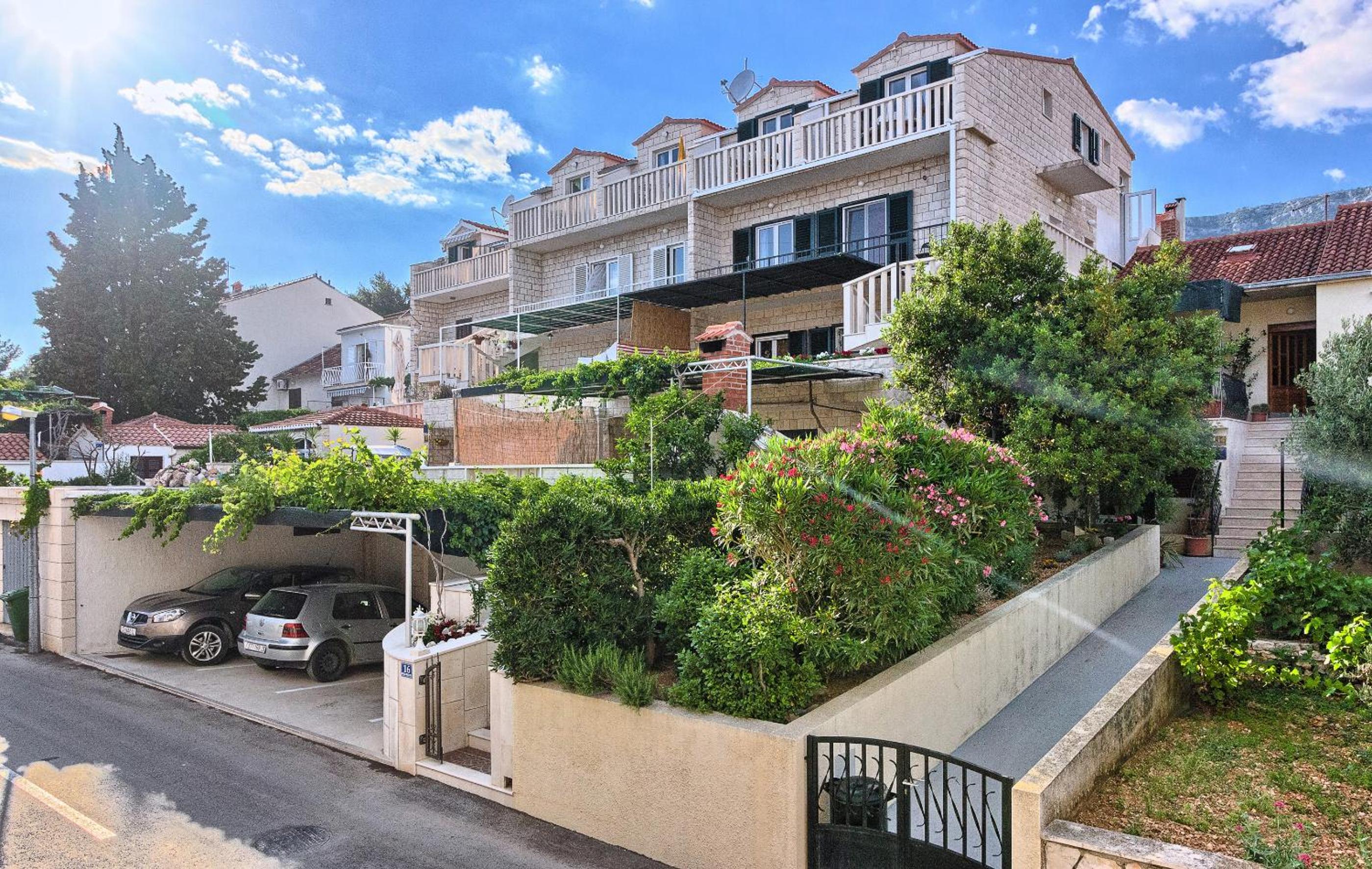 Hotel Apartments Ivka Bol - Image 1