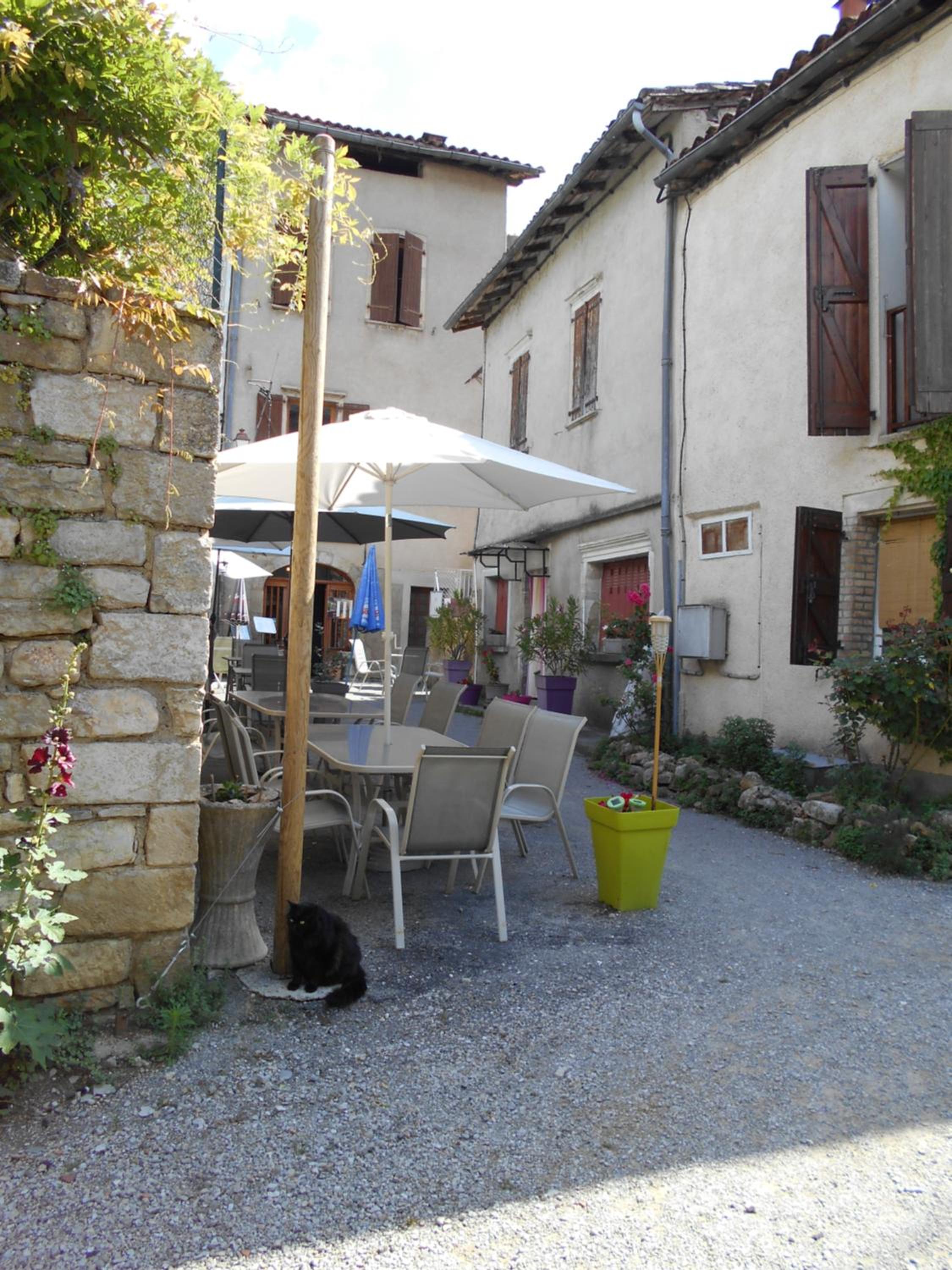 Photo 10