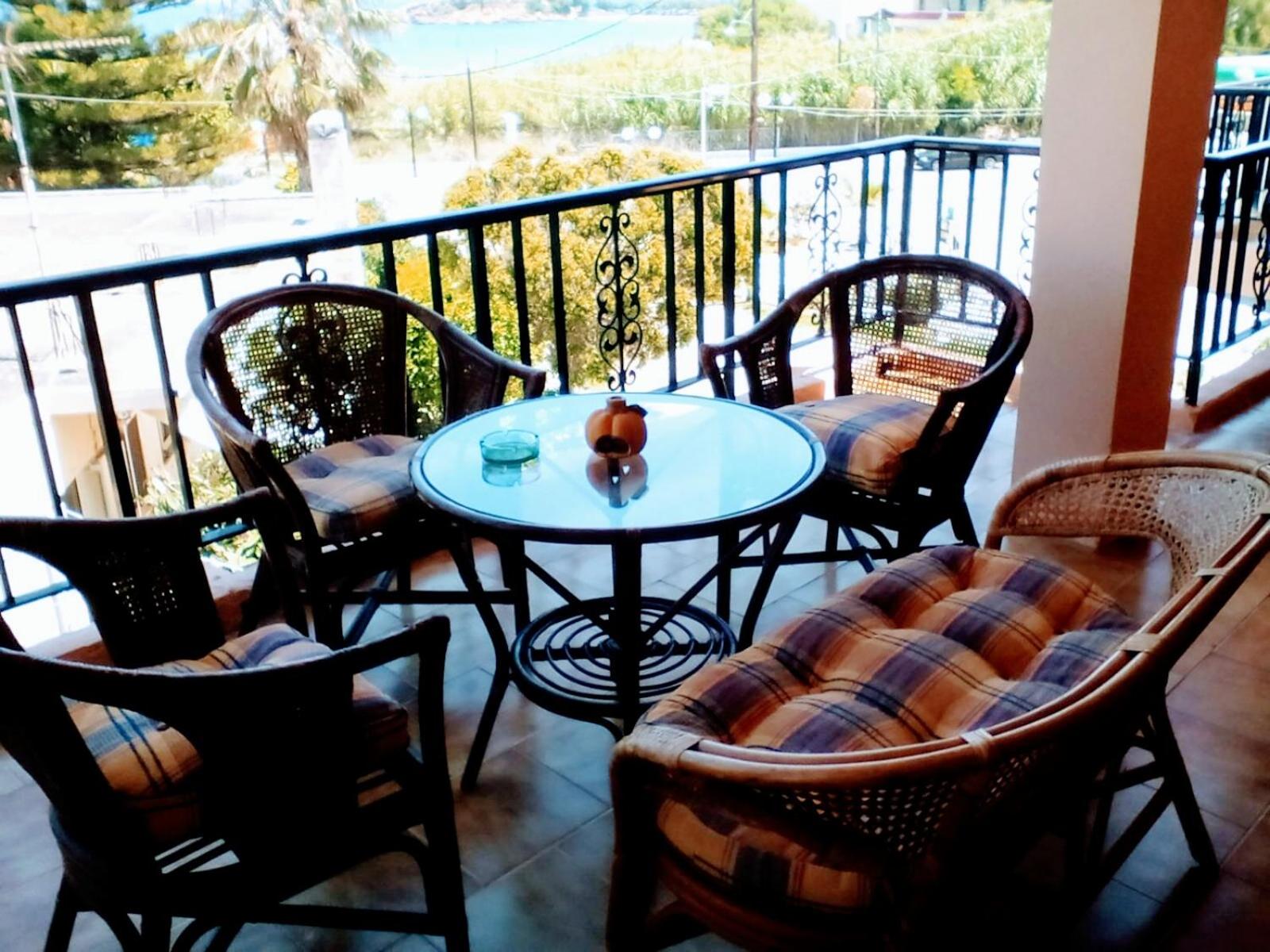 Nikolas Apartments