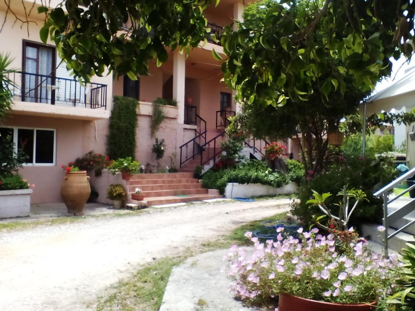 Nikolas Apartments