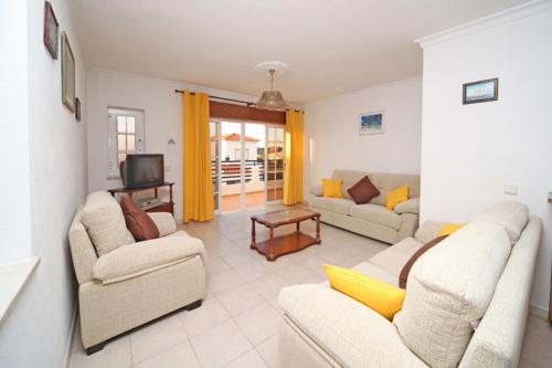 Villa V4 com Piscina Privada a 400 metros da Praia view 4