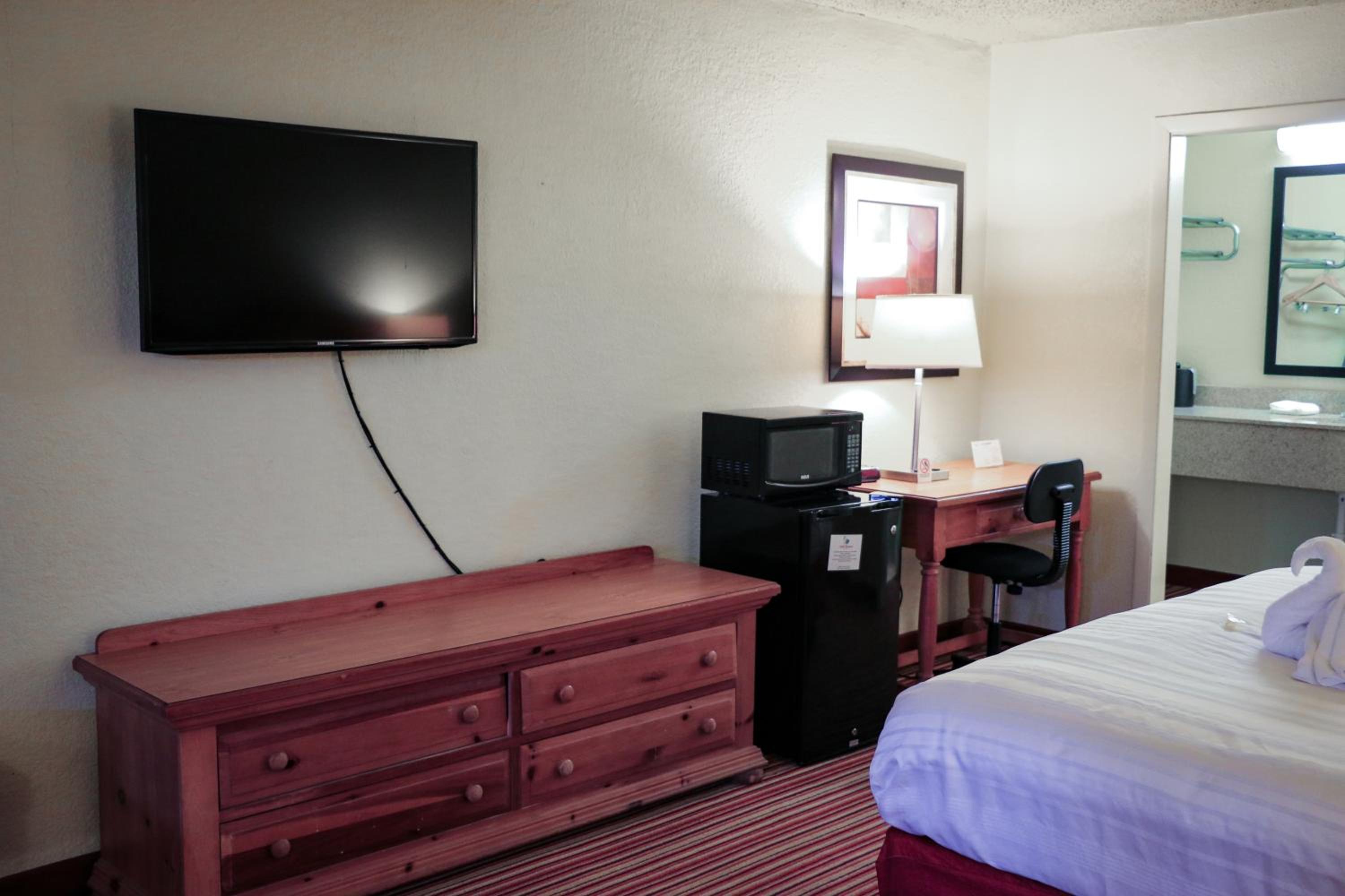 Mattoon Vacations - Suite Dreams Hotel - Property Image 12