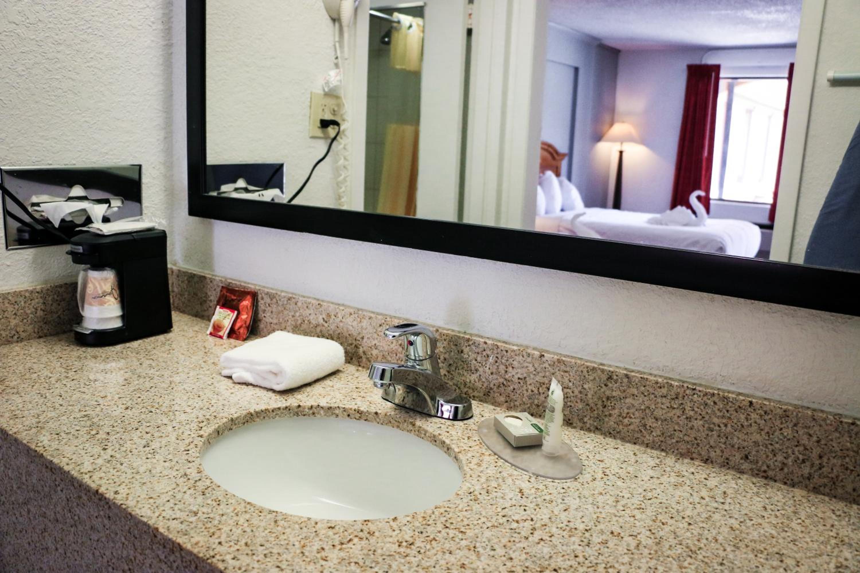 Mattoon Vacations - Suite Dreams Hotel - Property Image 16