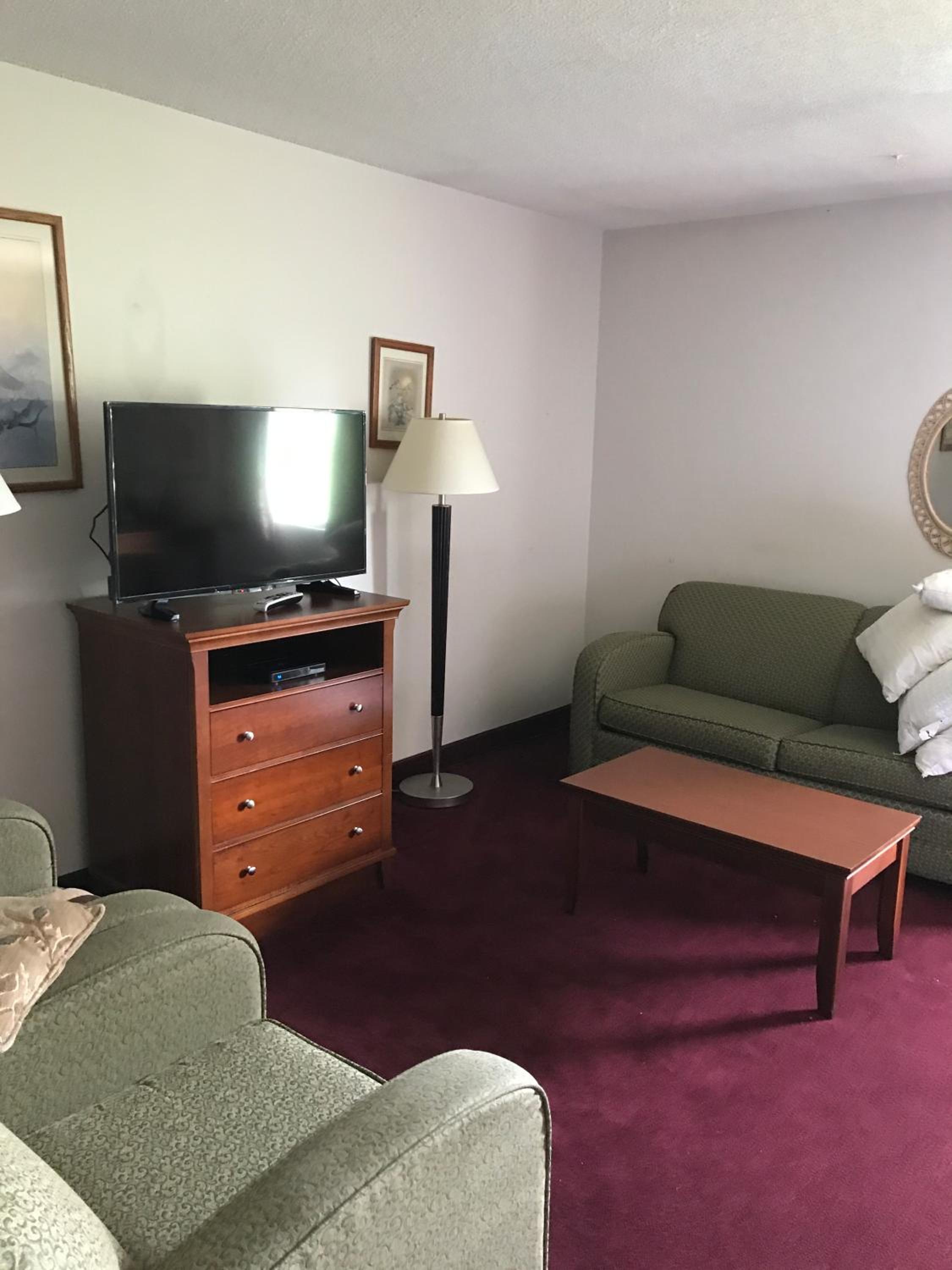 Marion Vacations - Lake Tree Inn  Suites - Property Image 7