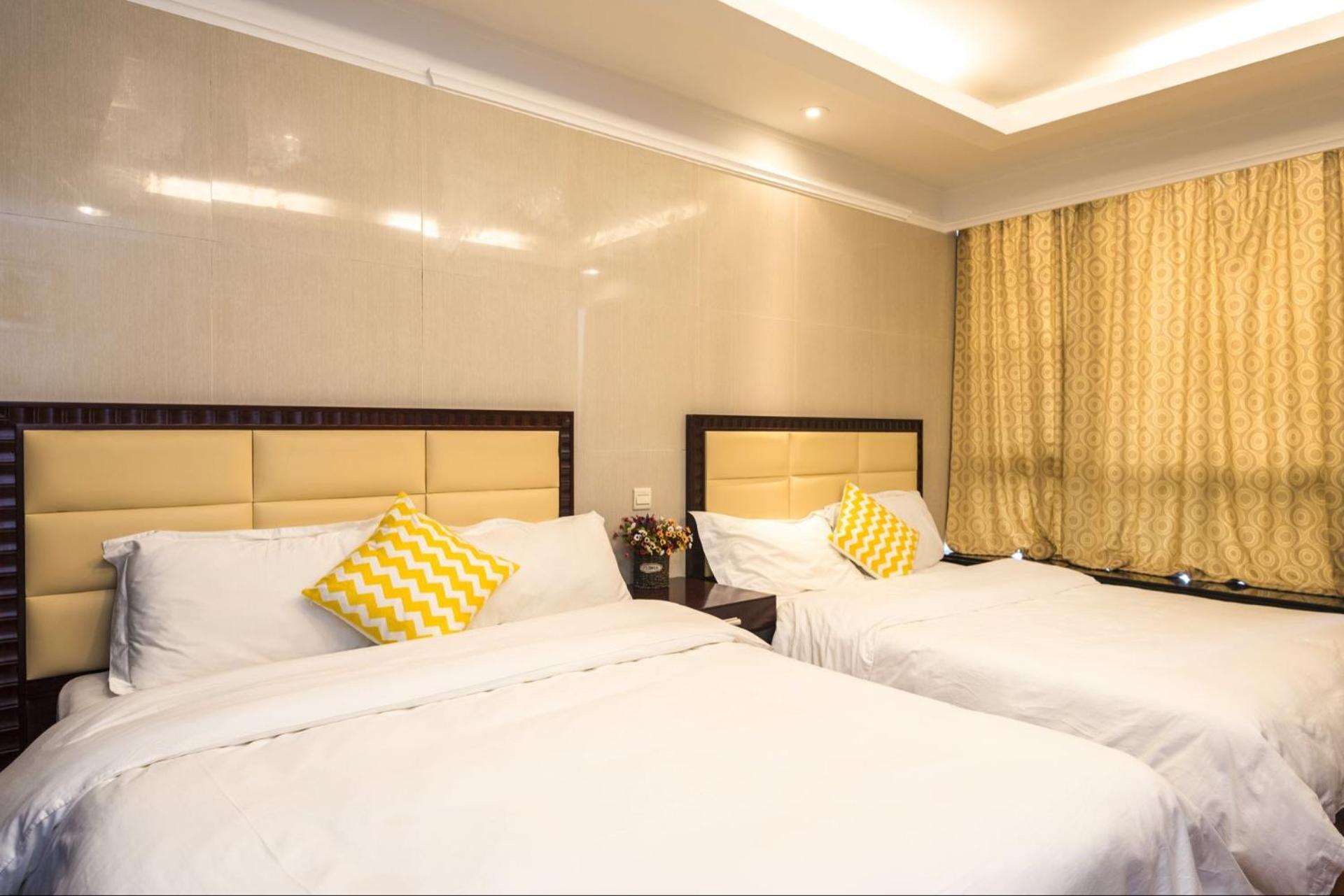 Grand Continental Apartment