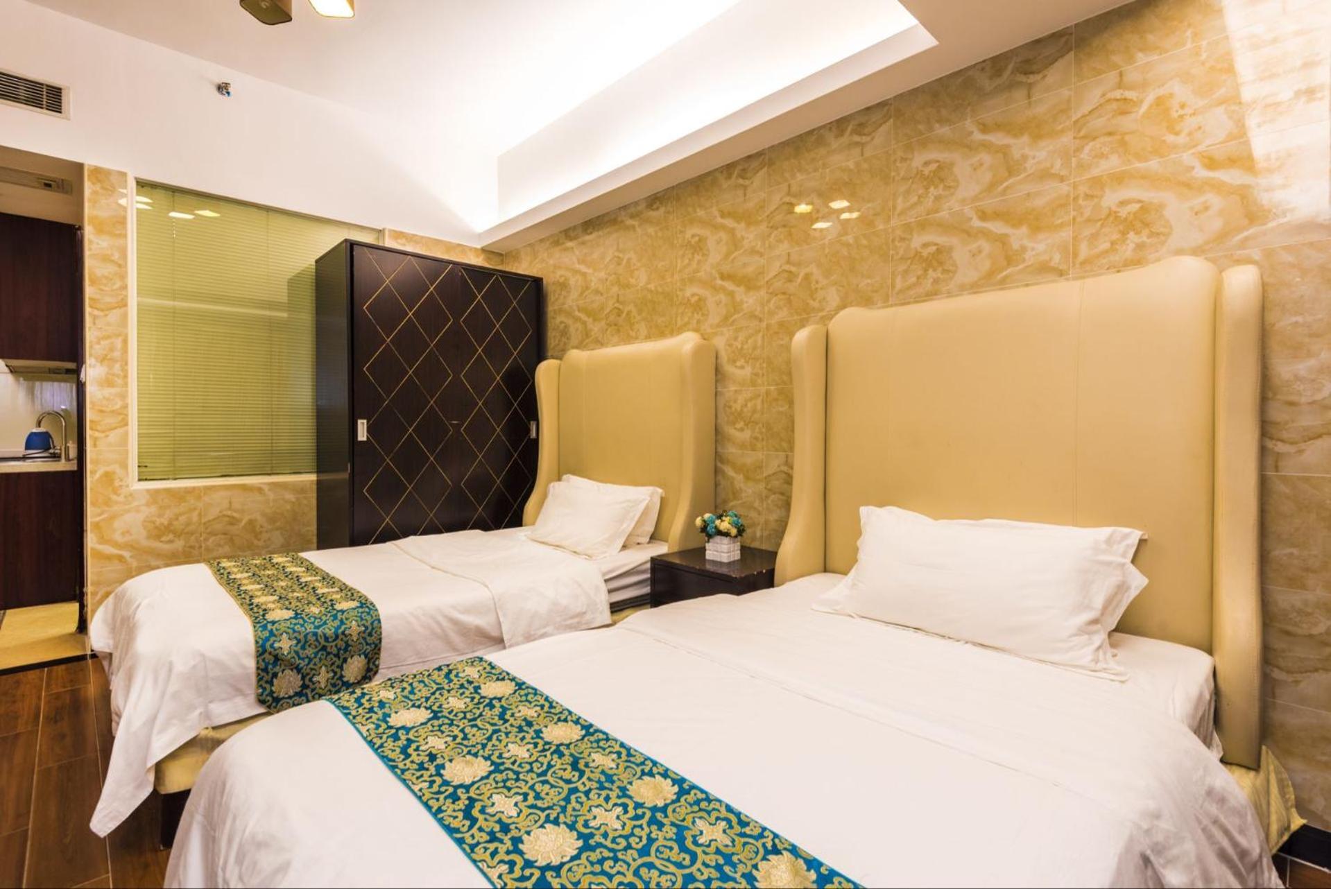 Grand Continental Apartment