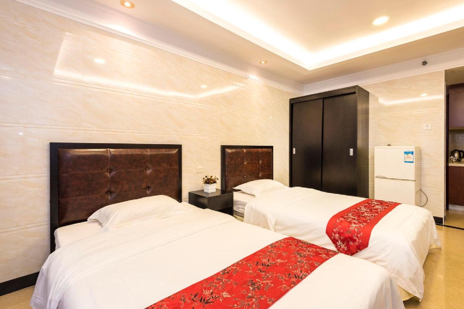 Grand Continental Apartment