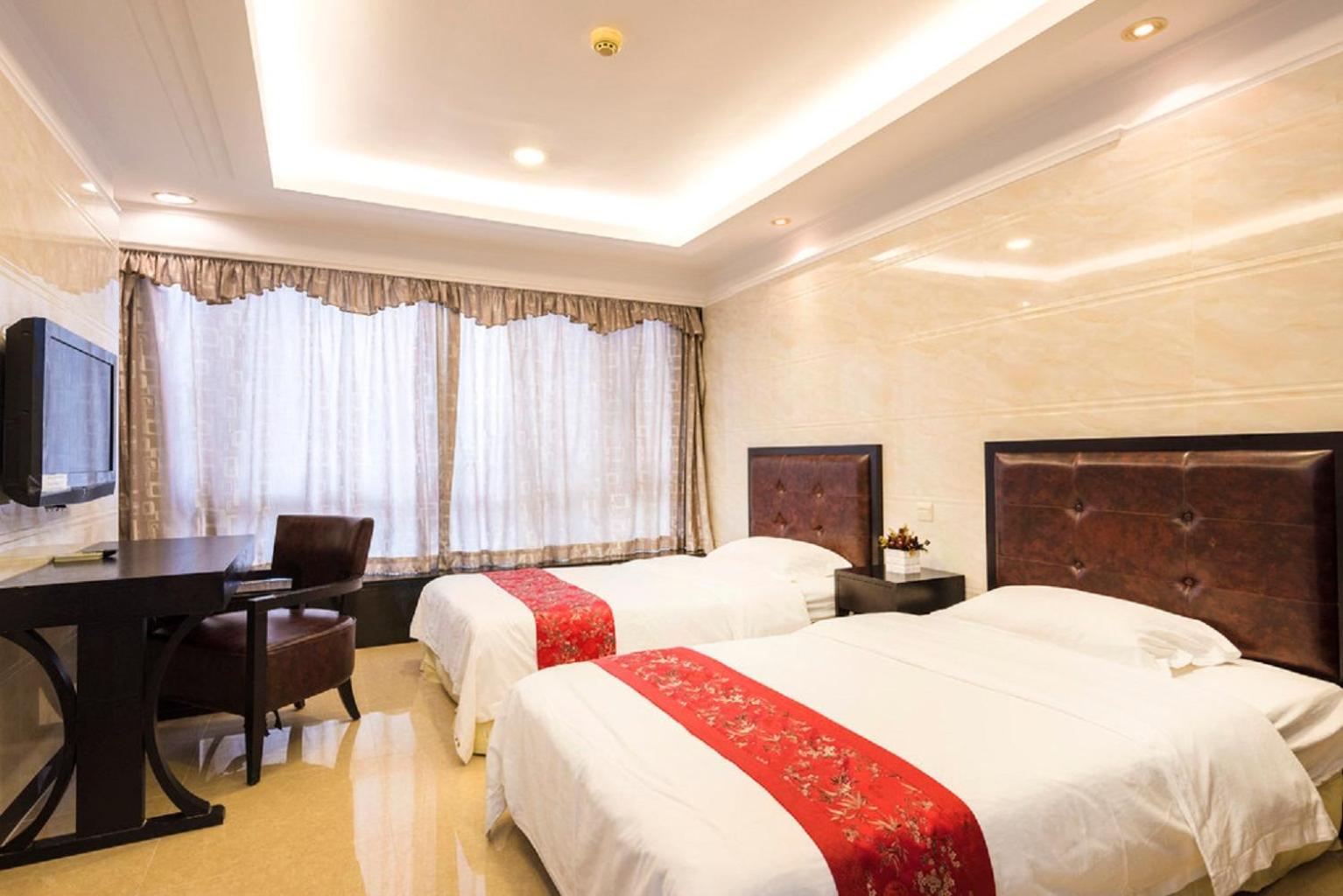 Grand Continental Apartment
