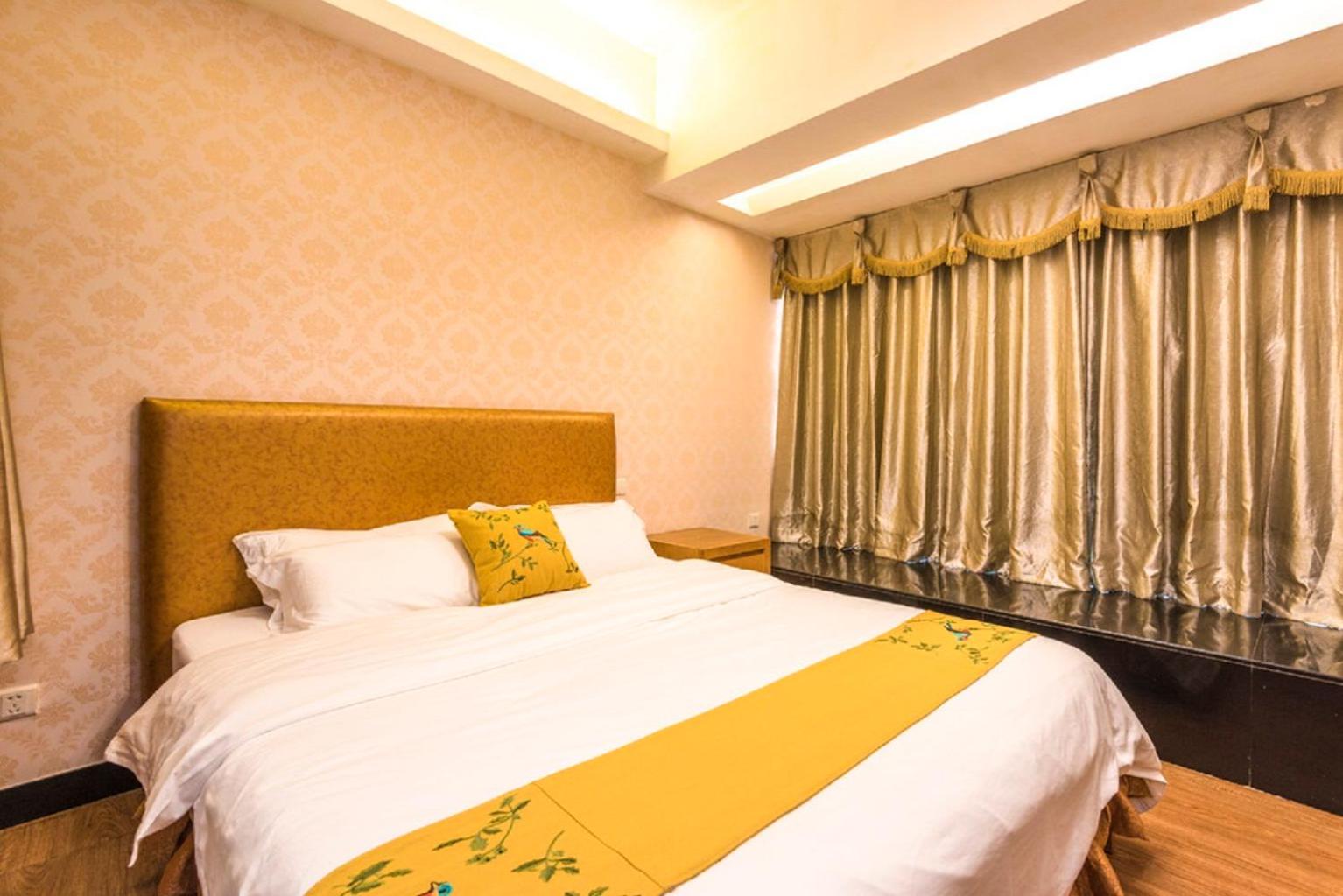 Grand Continental Apartment