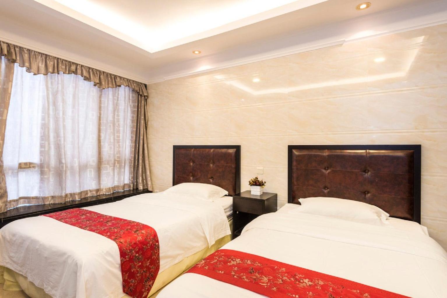 Grand Continental Apartment