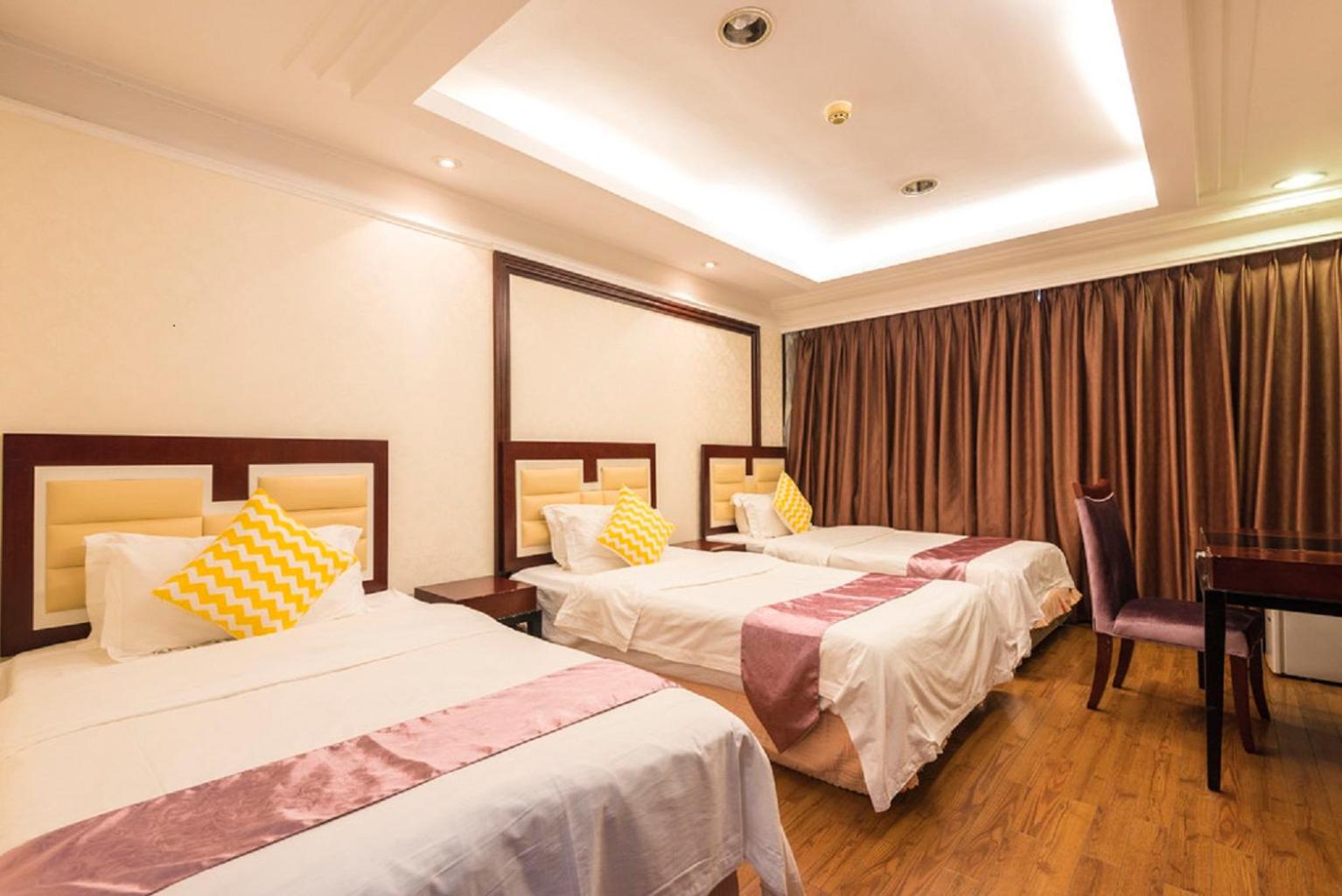 Grand Continental Apartment