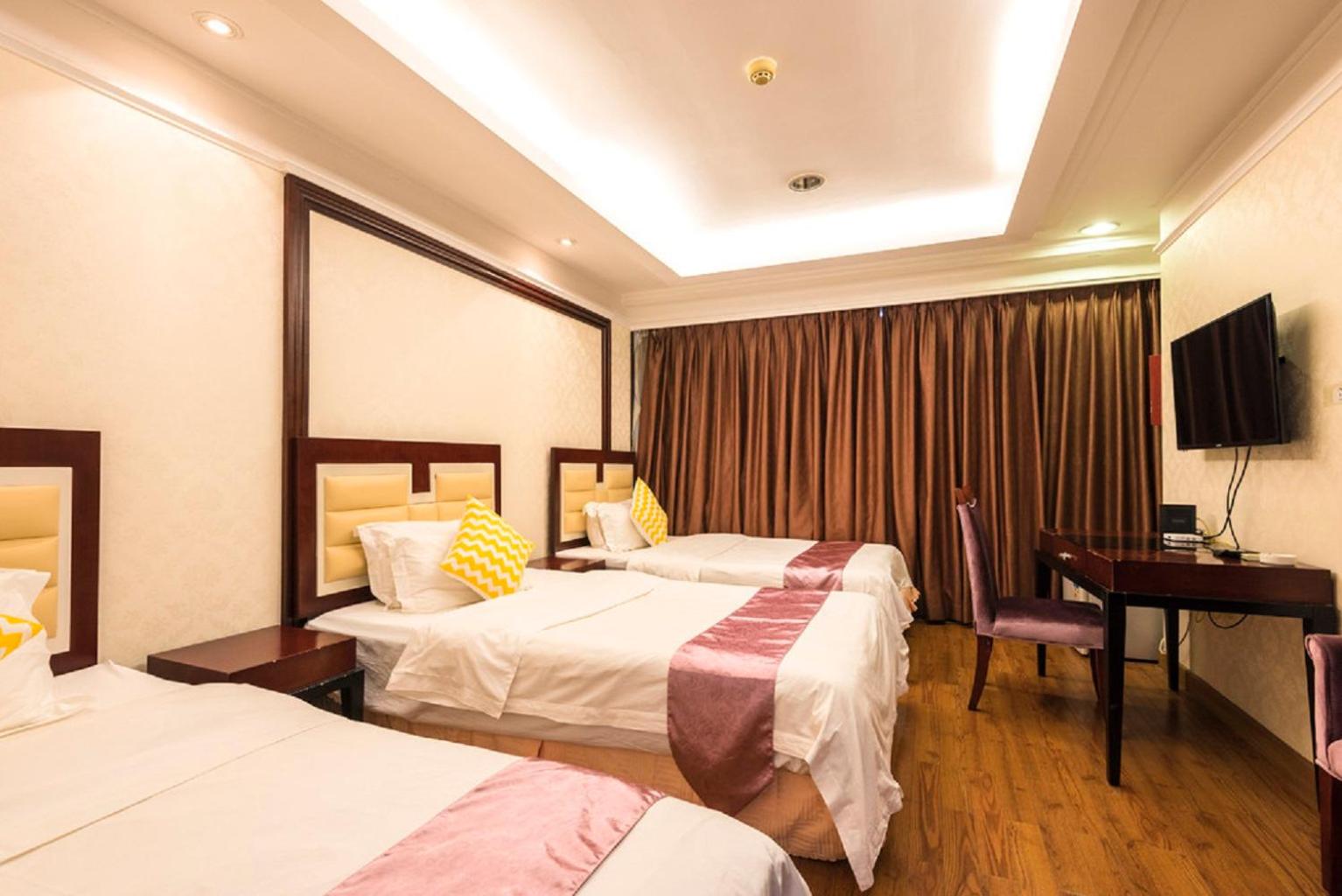 Grand Continental Apartment