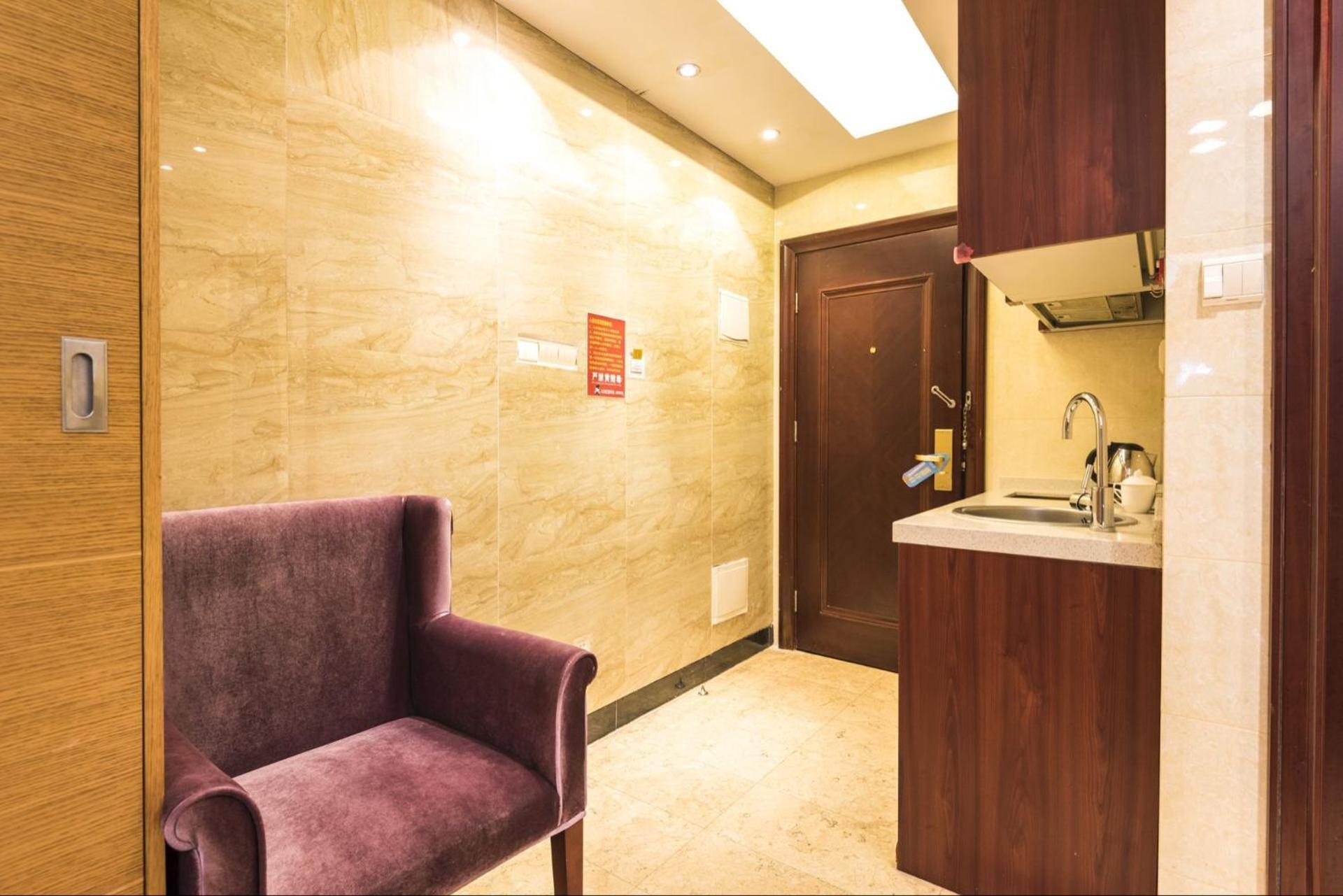 Grand Continental Apartment