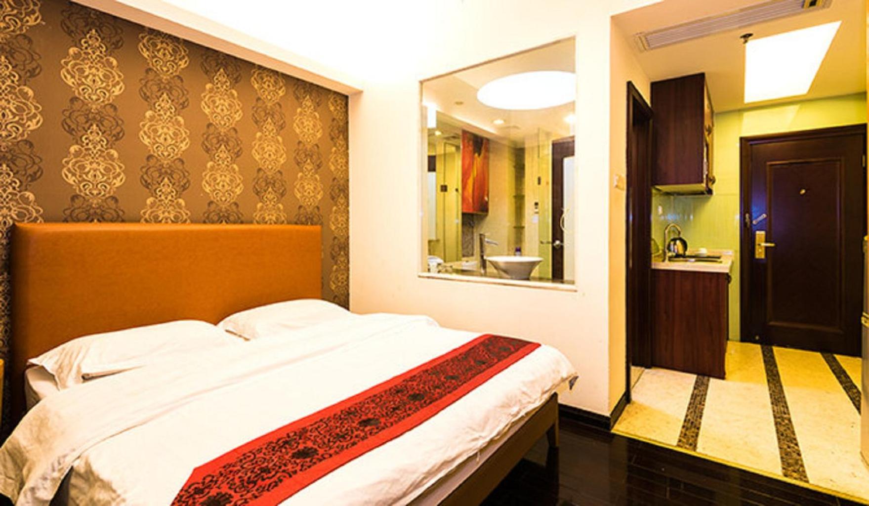 Grand Continental Apartment