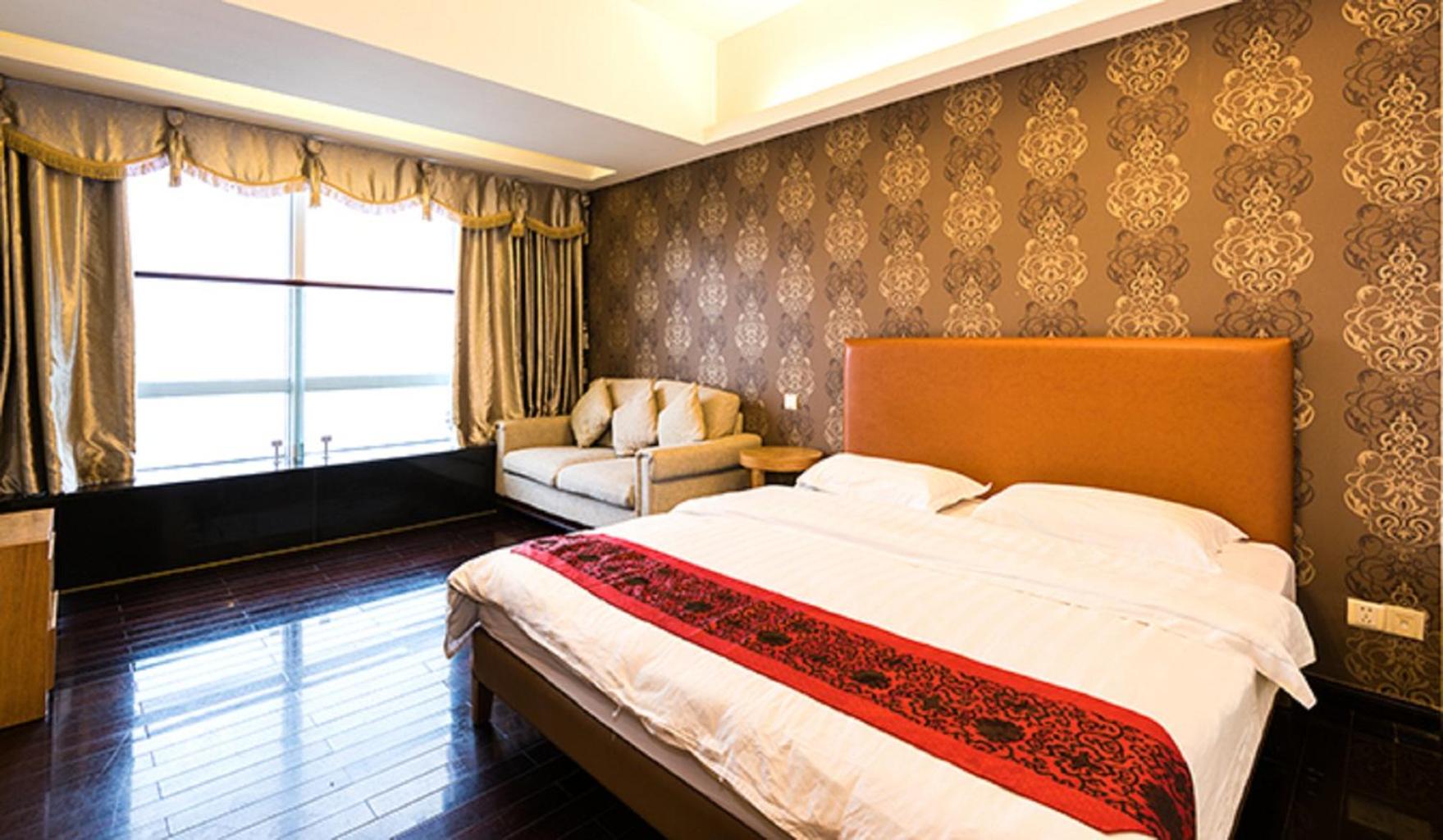 Grand Continental Apartment