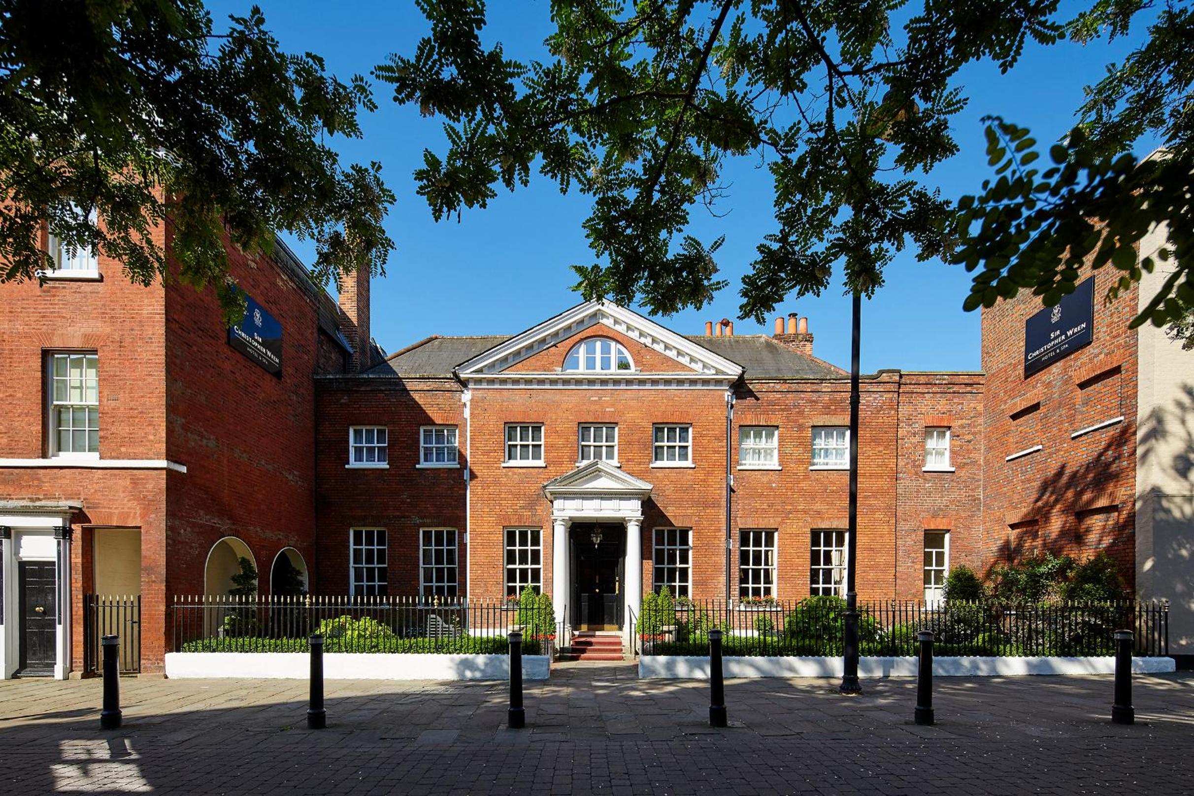 Windsor Vacations - Sir Christopher Wren Hotel - Property Image 1