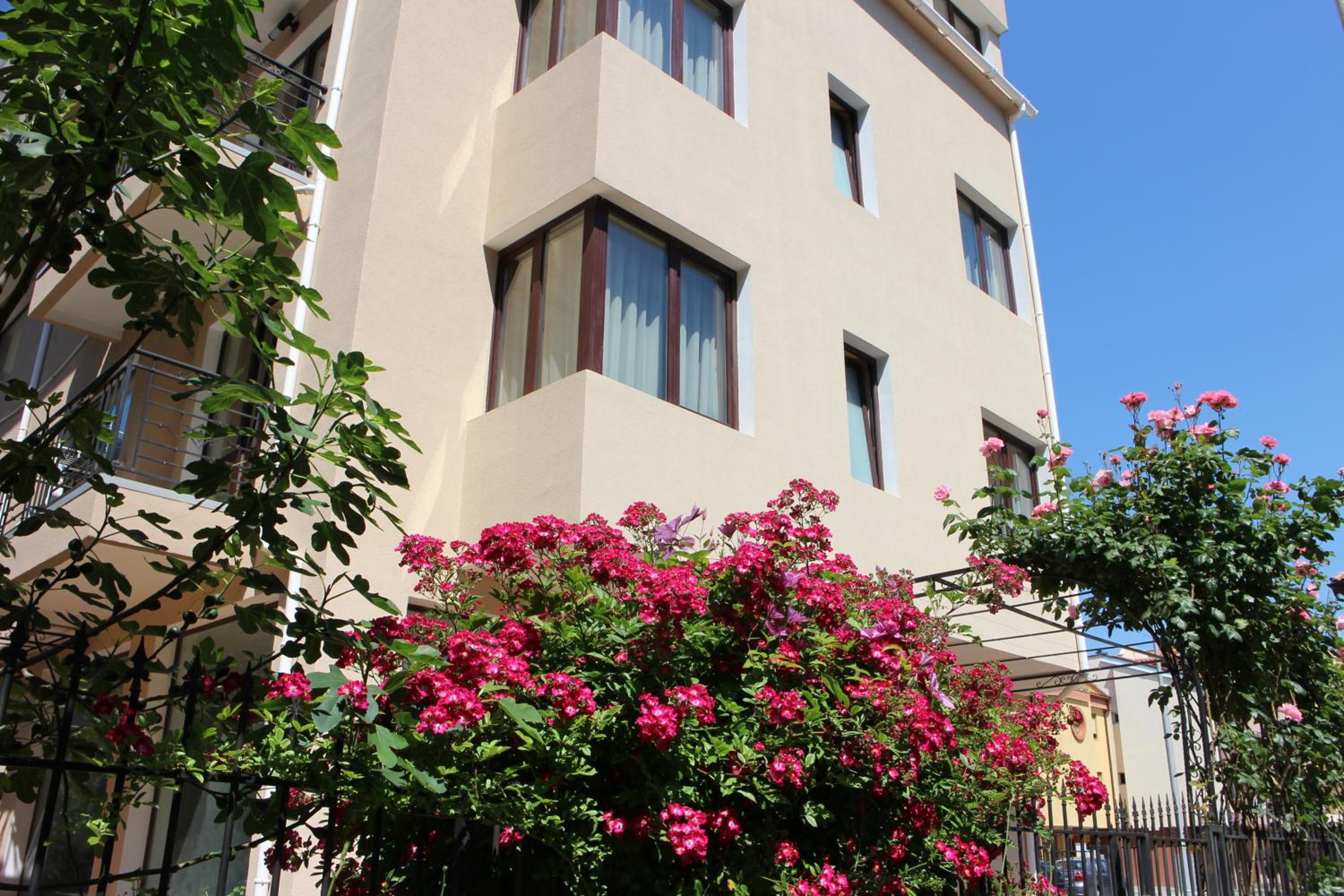 Flowers Apartments
