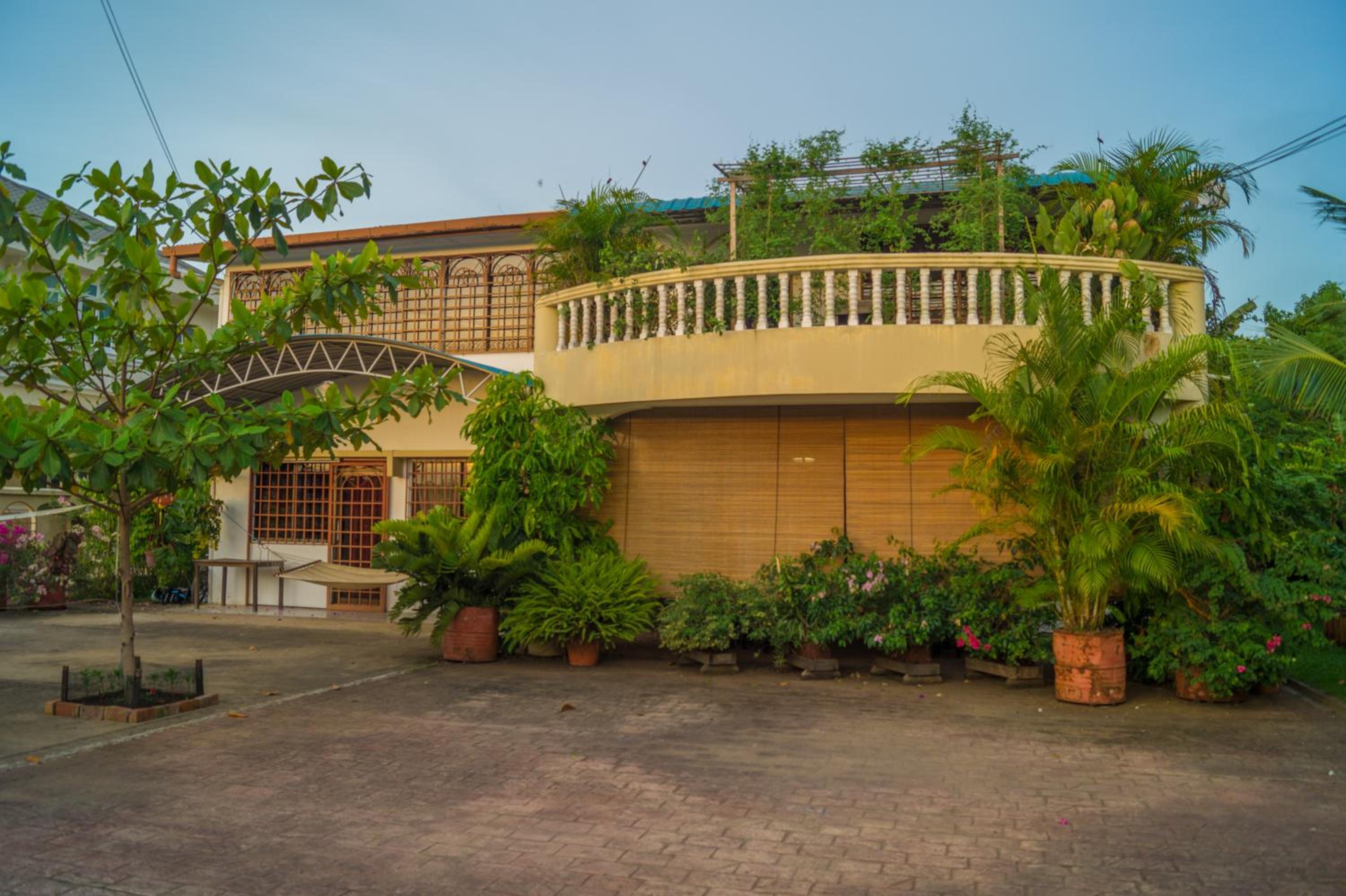 HAKS Boutique B&B with Pool & Farm-to-Table Dining