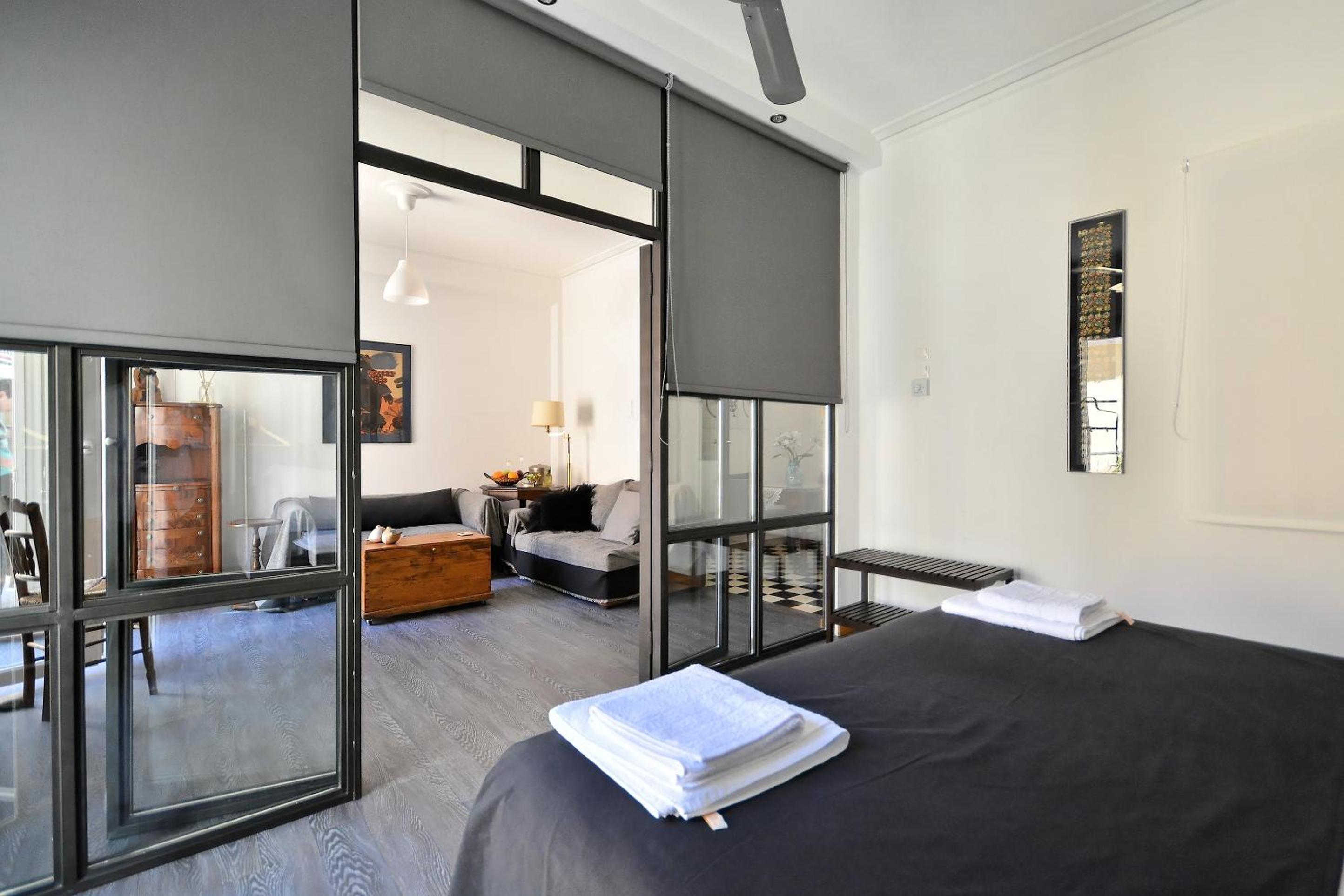 Plaka Elegant Apartment