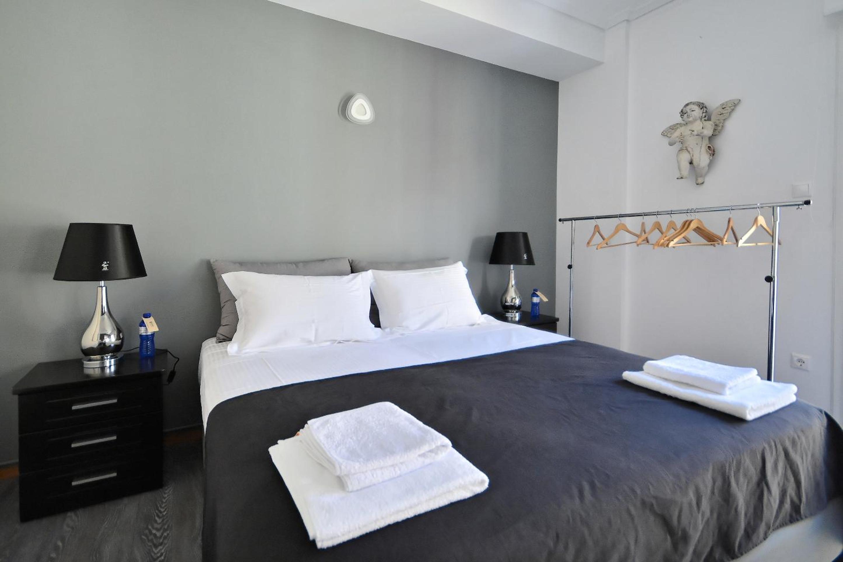 Plaka Elegant Apartment
