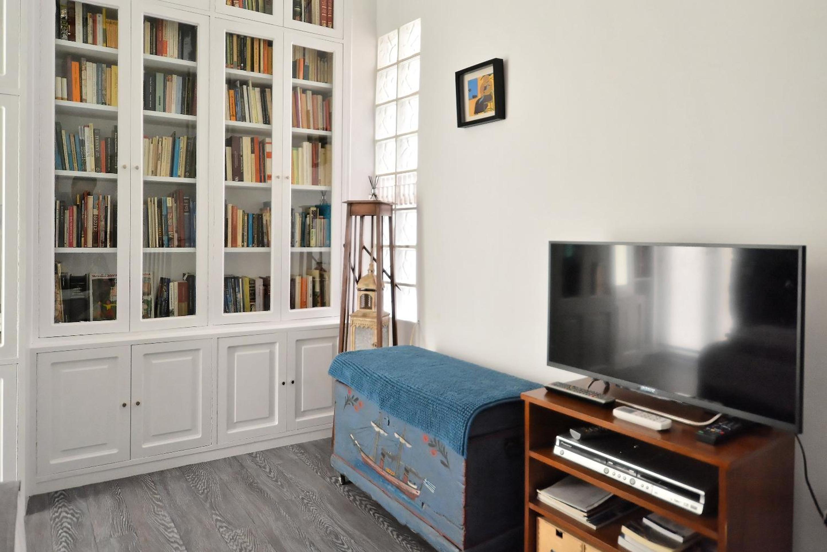 Plaka Elegant Apartment