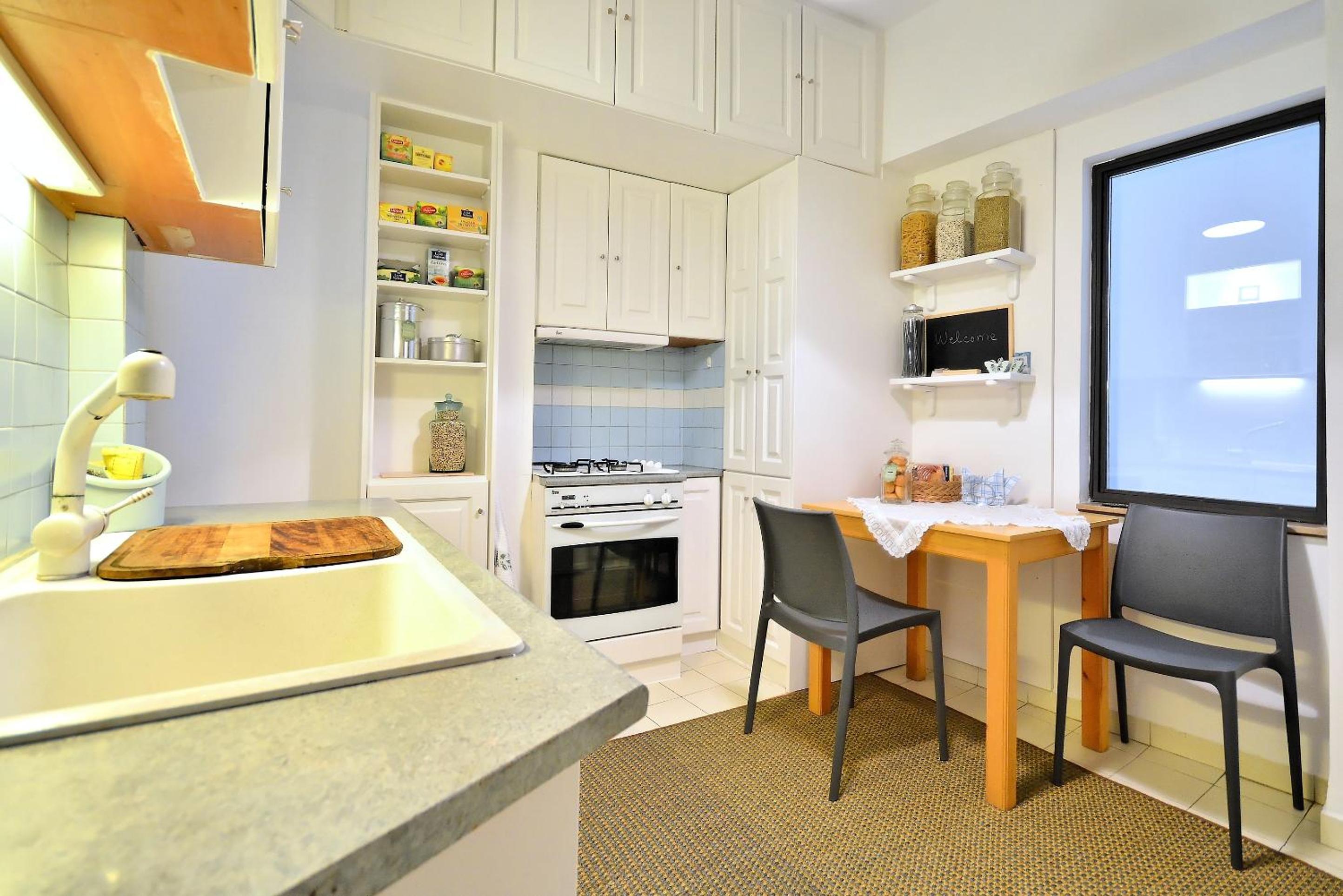 Plaka Elegant Apartment