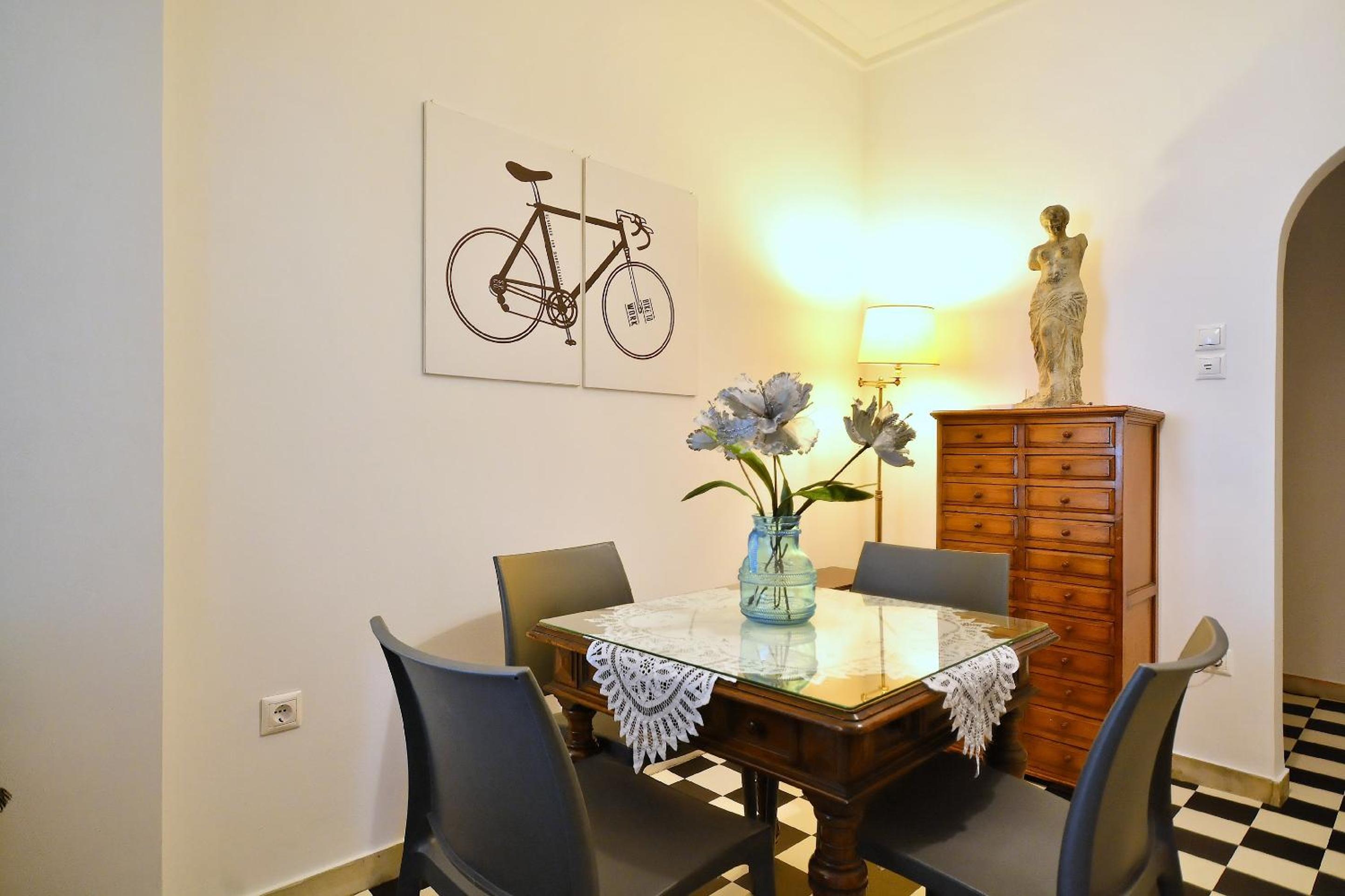 Plaka Elegant Apartment