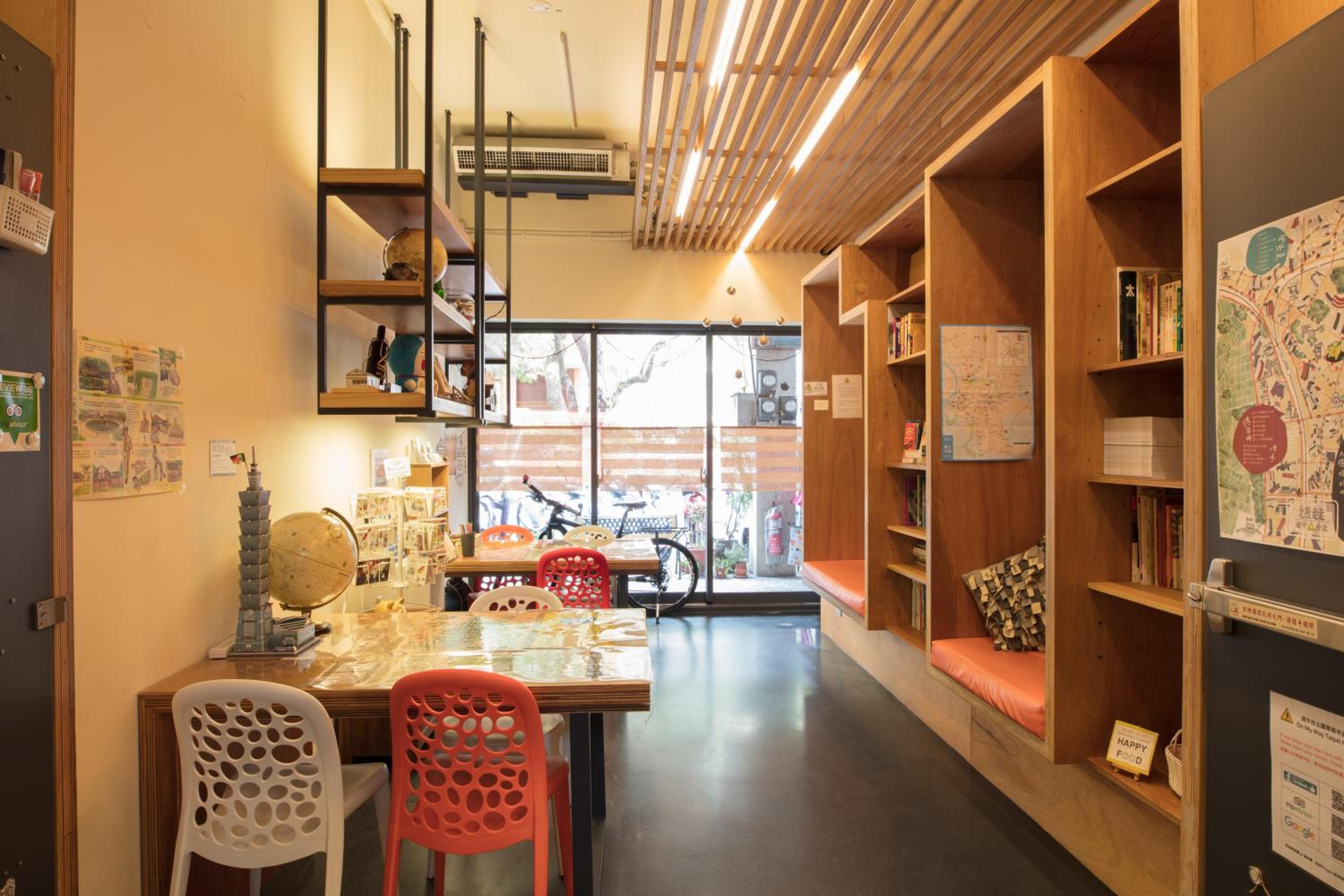 On My Way - Taipei Hostel - Image 1