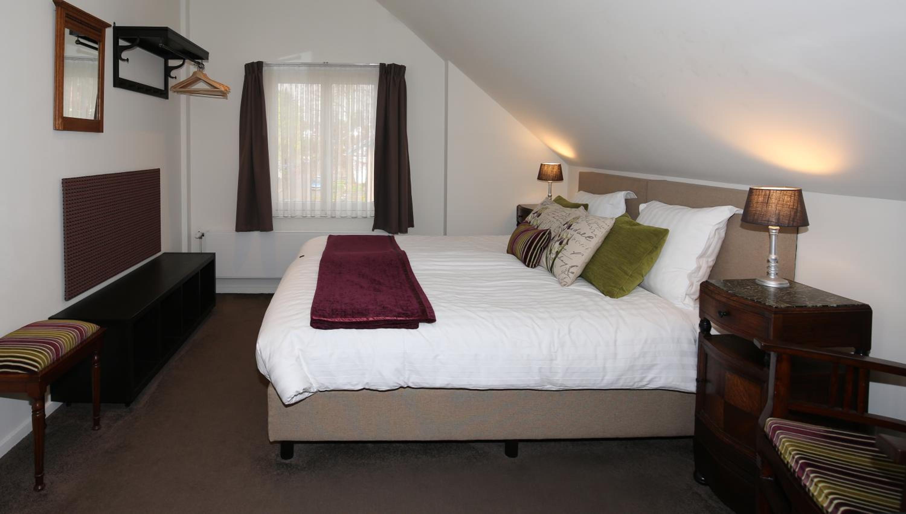 Walnut Lodge Bed & Breakfast view 5