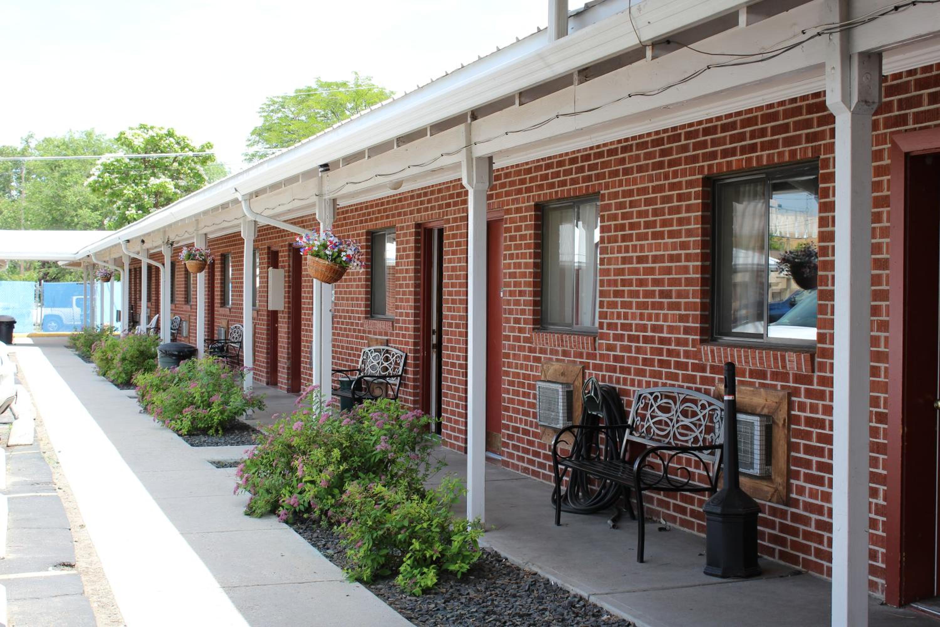 Ontario Vacations - Ontario Inn - Property Image 1