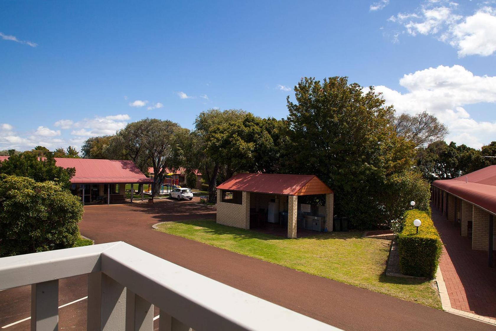 Hotel Busselton Villas and Glamping Village - Image 1