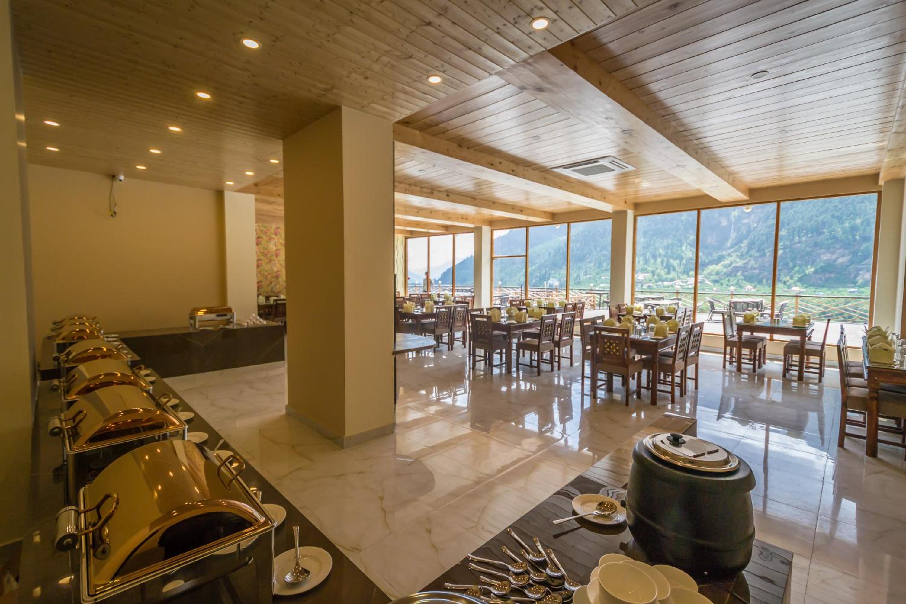 Snow Flakes Resort And Spa Centrally Heated Luxury Resort