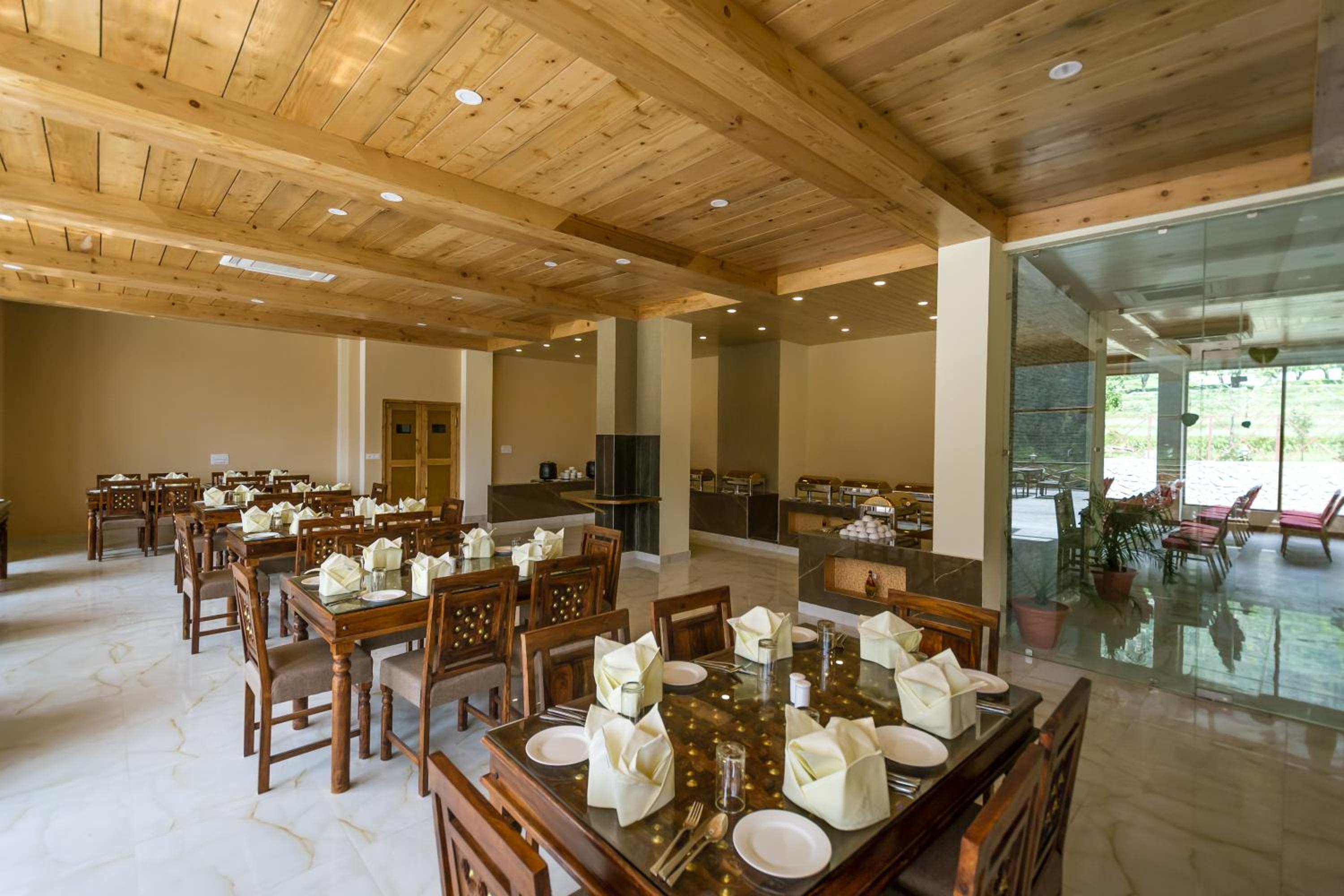 Snow Flakes Resort And Spa Centrally Heated Luxury Resort