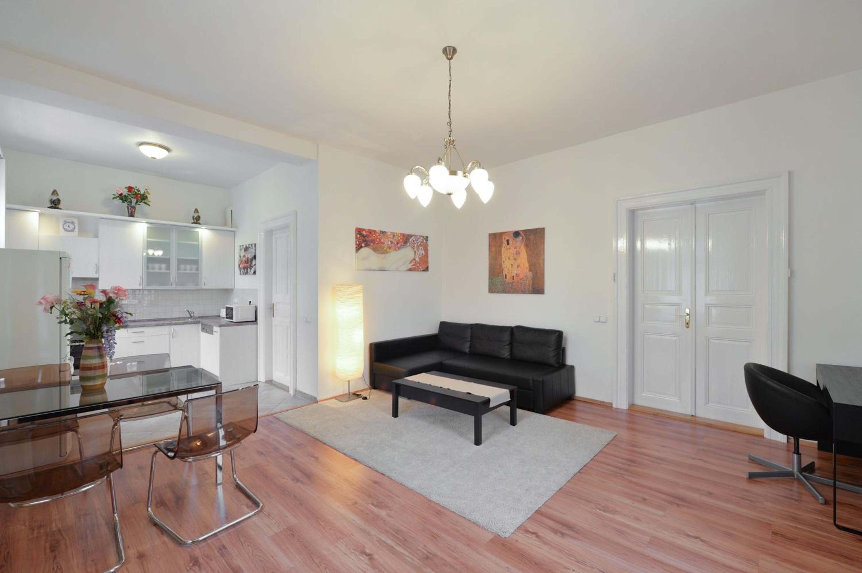 Exclusive apartment on Zborovska