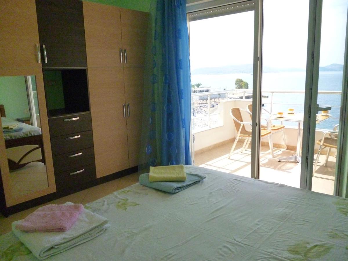 Holiday apartment on the sea shore