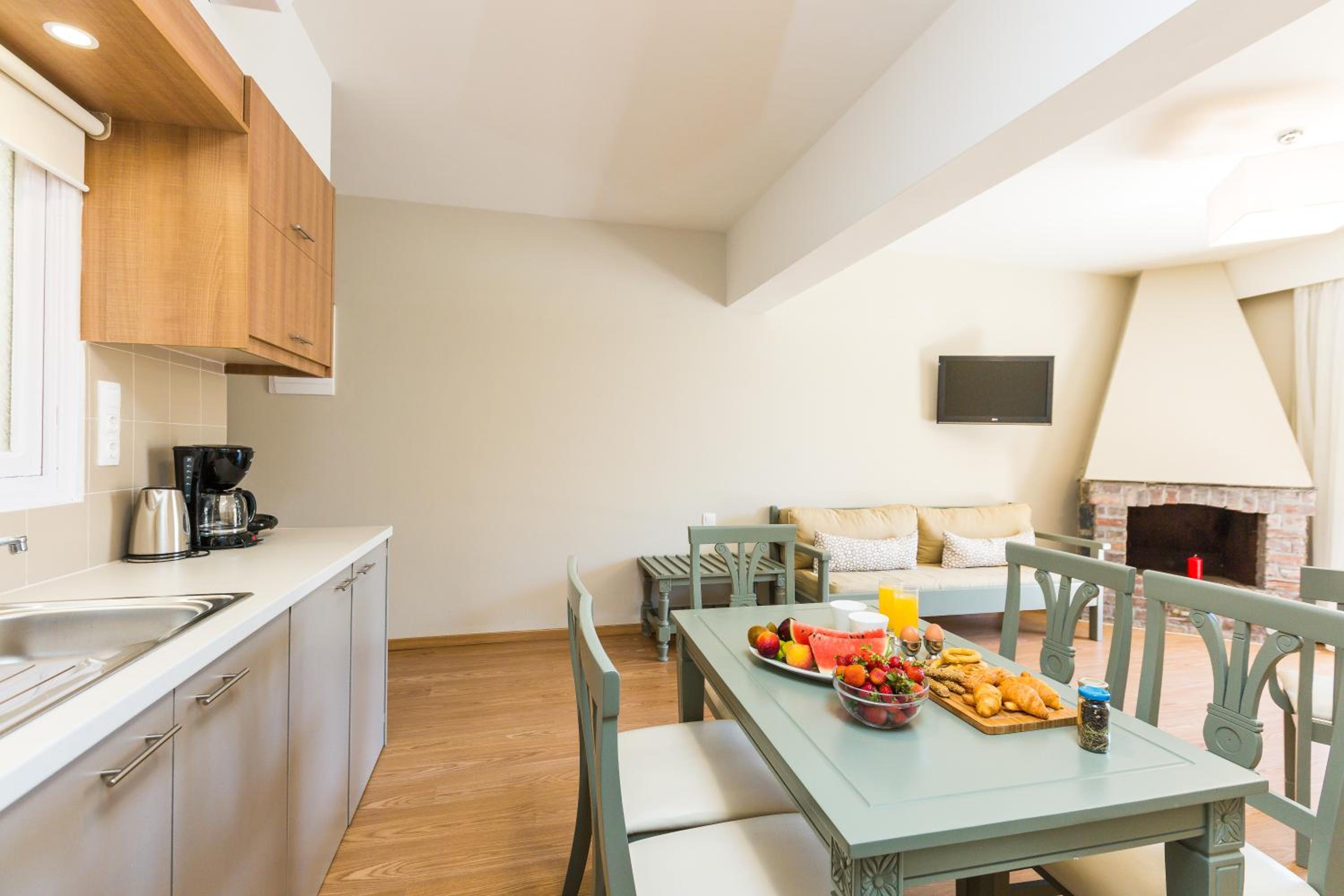 Trefon Hotel Apartments and Family Suites — photo 39