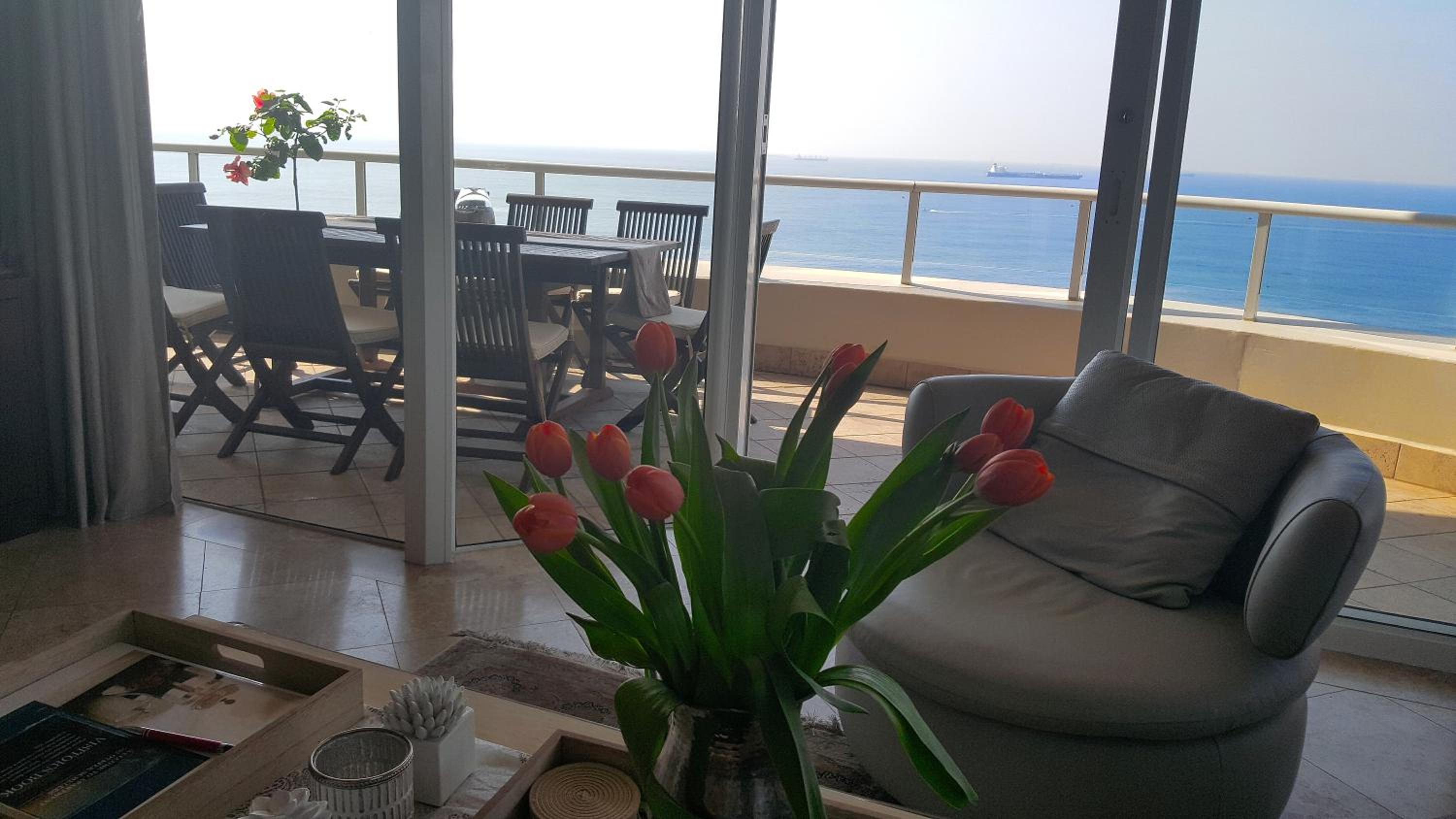 703 Oyster Schelles - by Stay in Umhlanga