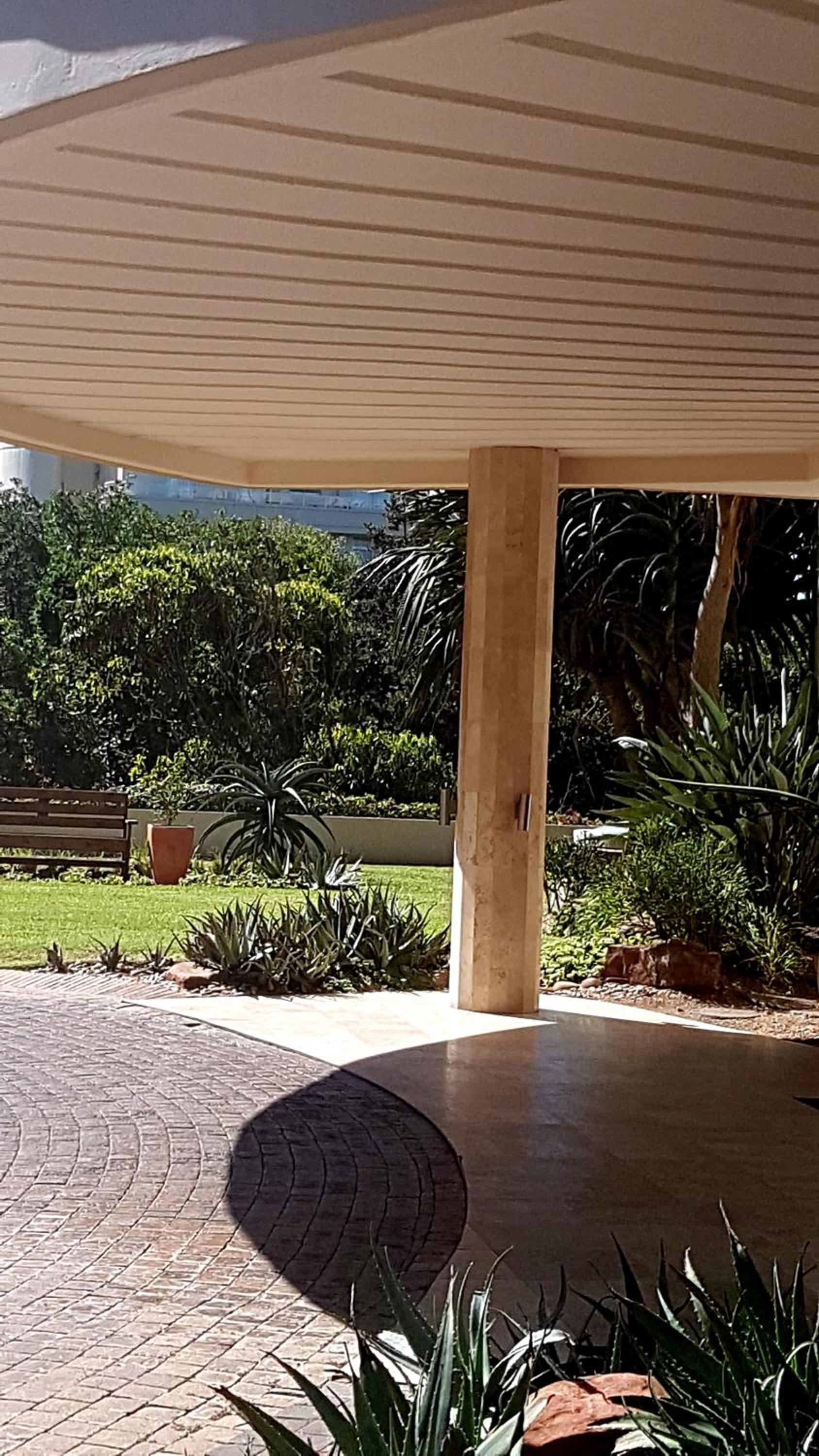 703 Oyster Schelles - by Stay in Umhlanga