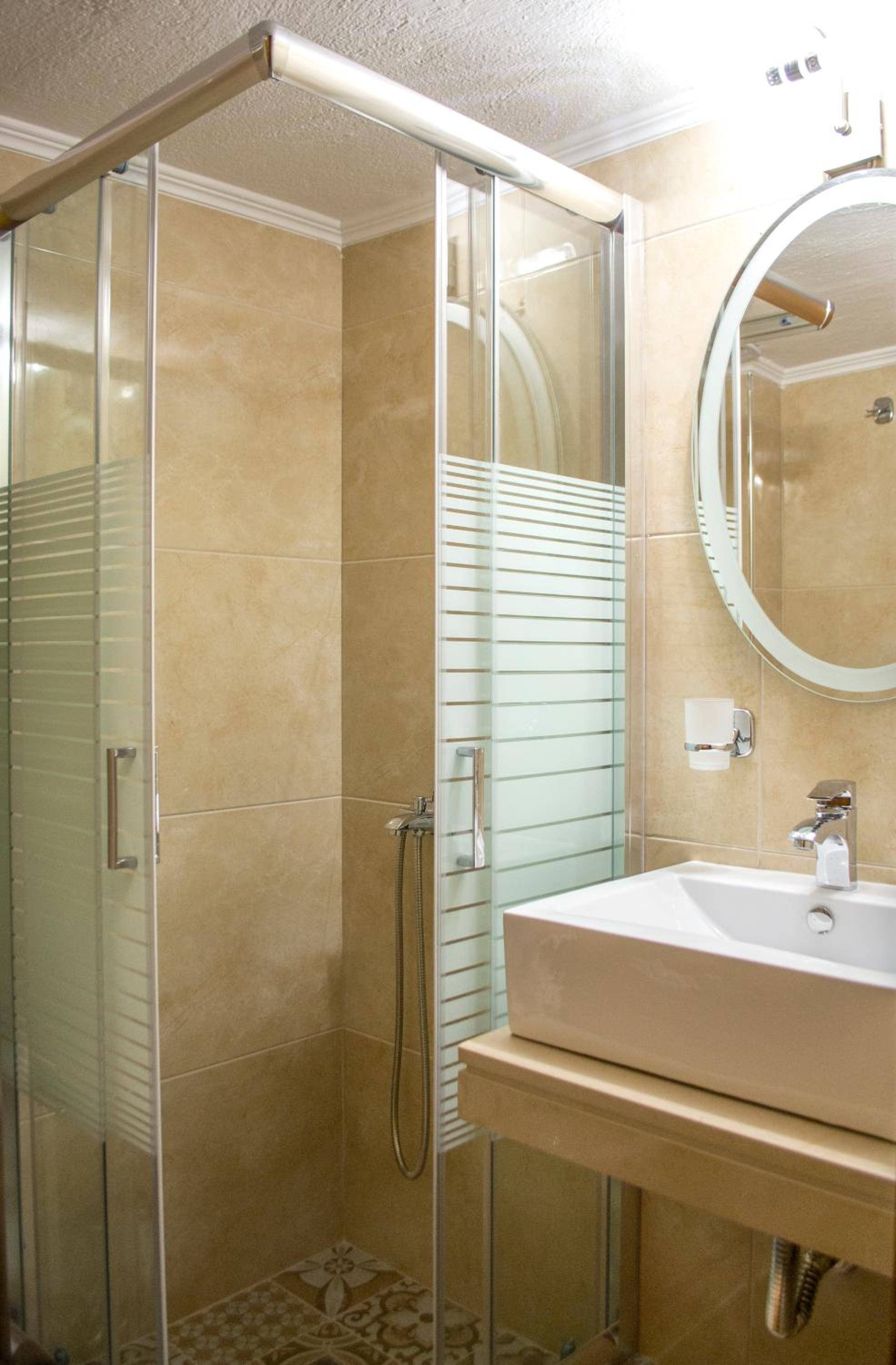 Milonas House Apartments