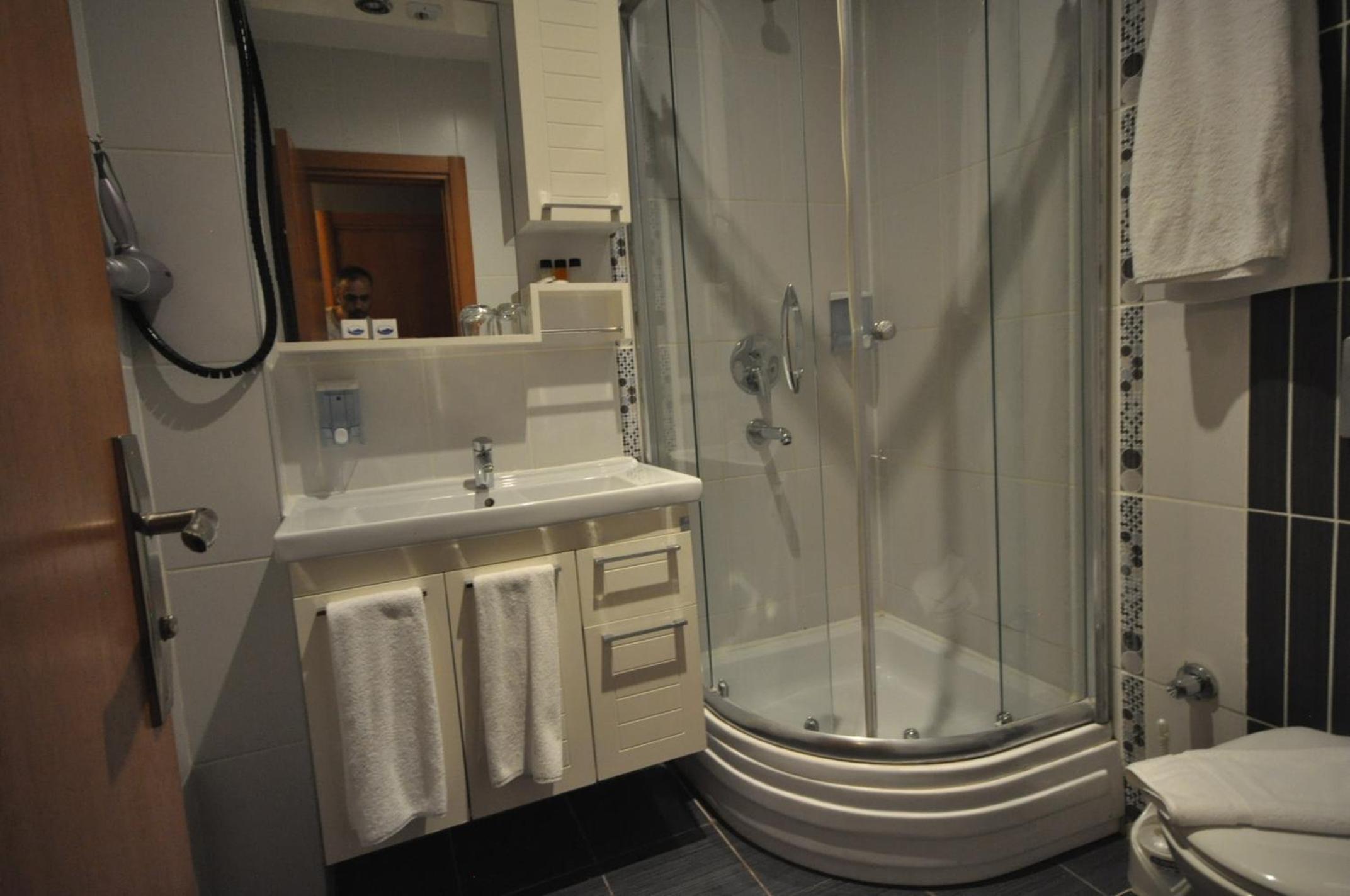 Retropera - Image 44