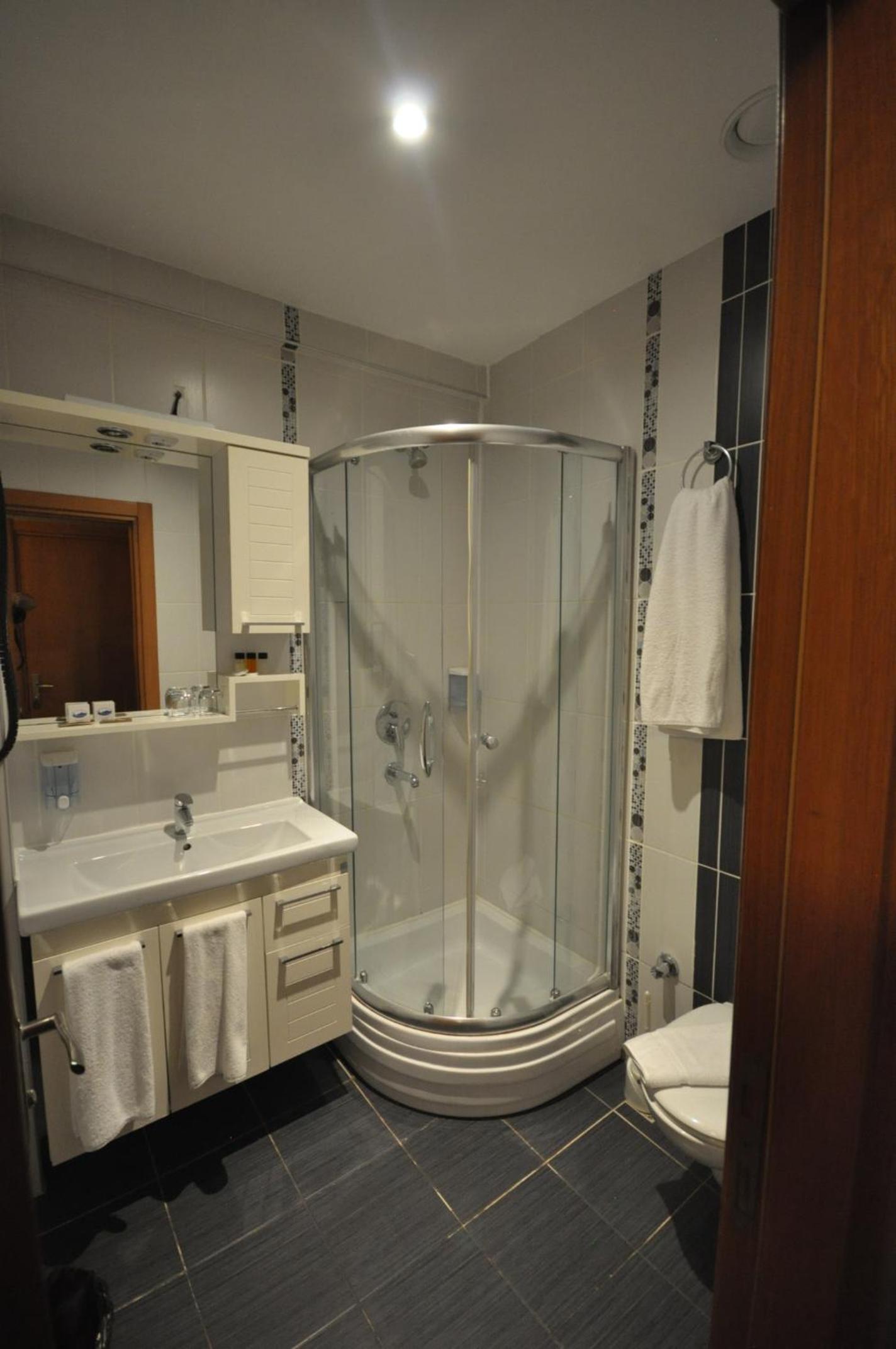 Retropera - Image 49