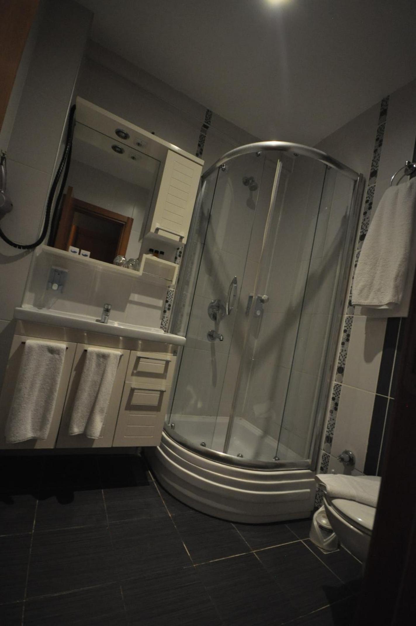 Retropera - Image 50