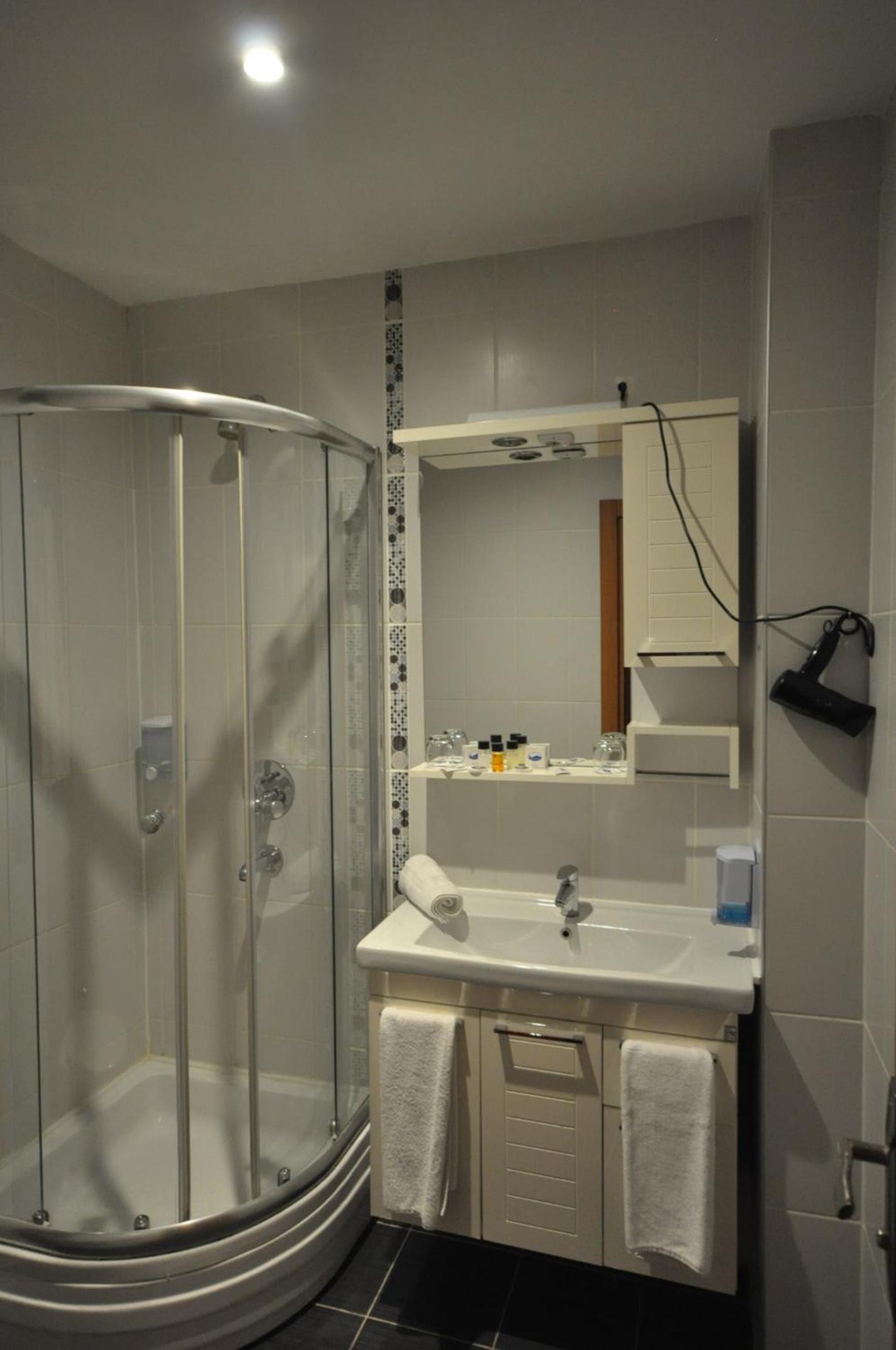 Retropera - Image 47