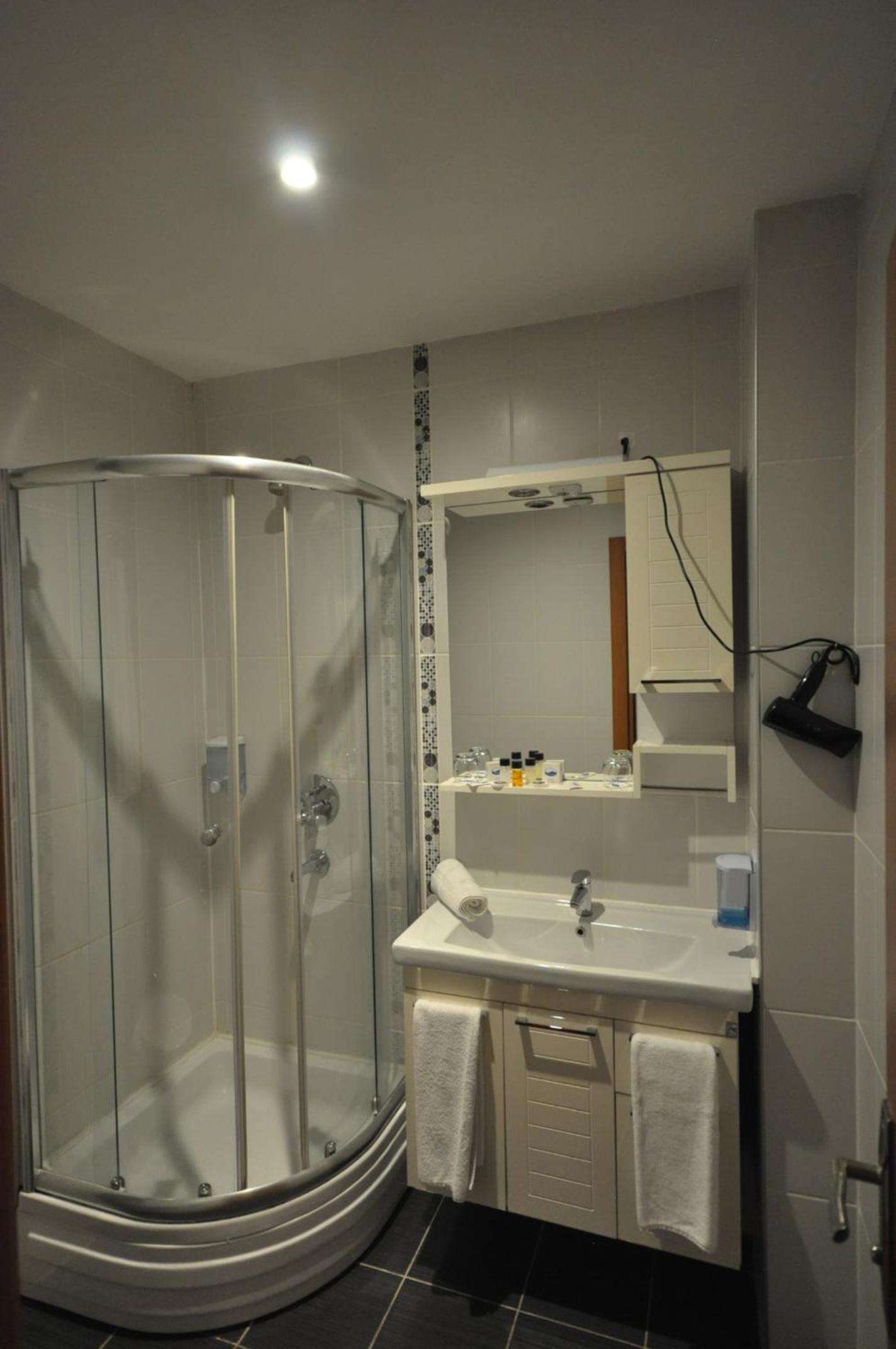 Retropera - Image 48