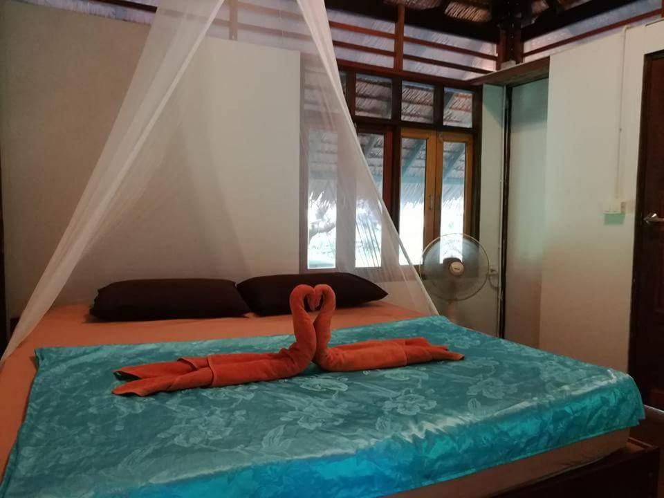 Cashew Nut Bungalow, Ko Mook