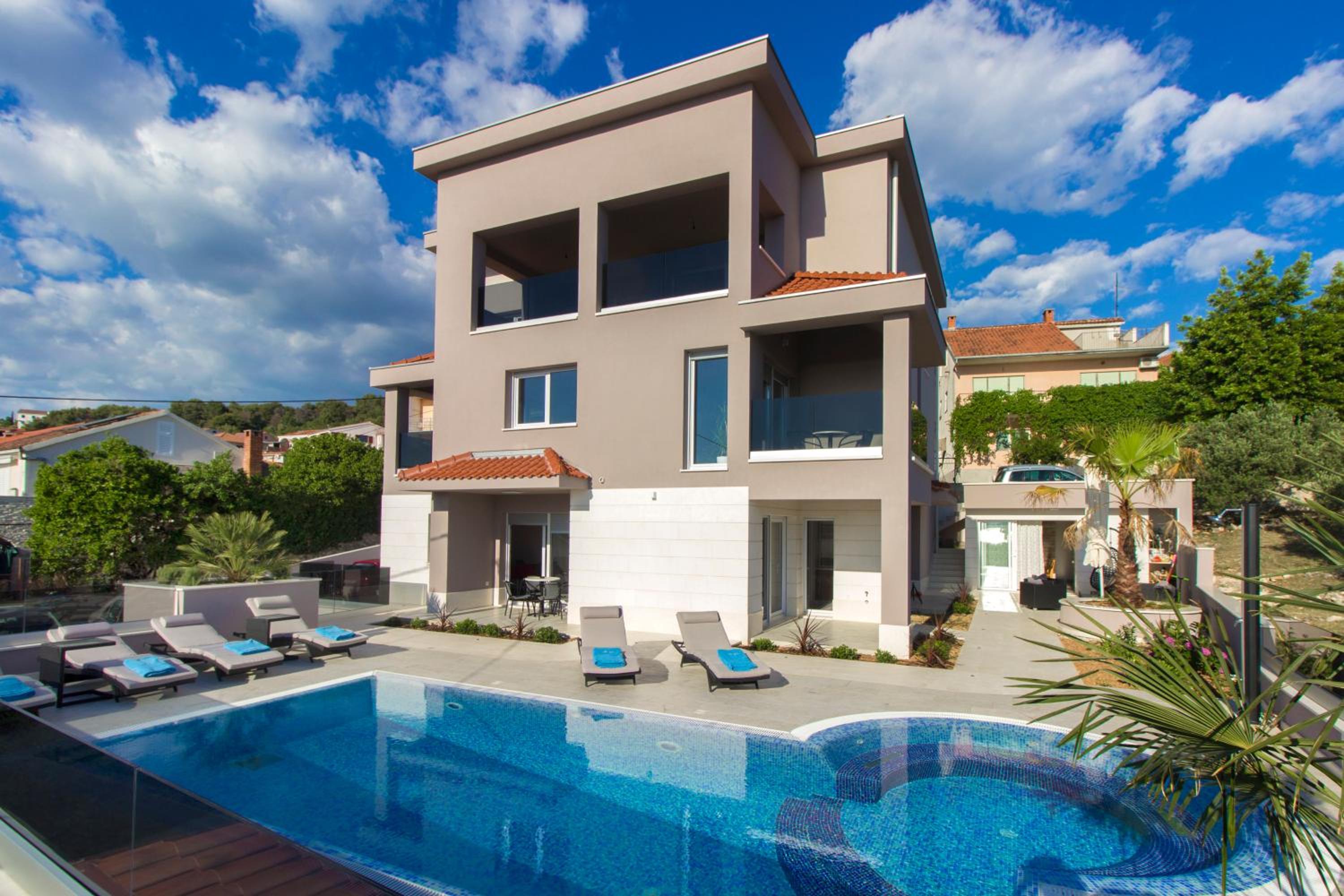 Villa Bareta view 3