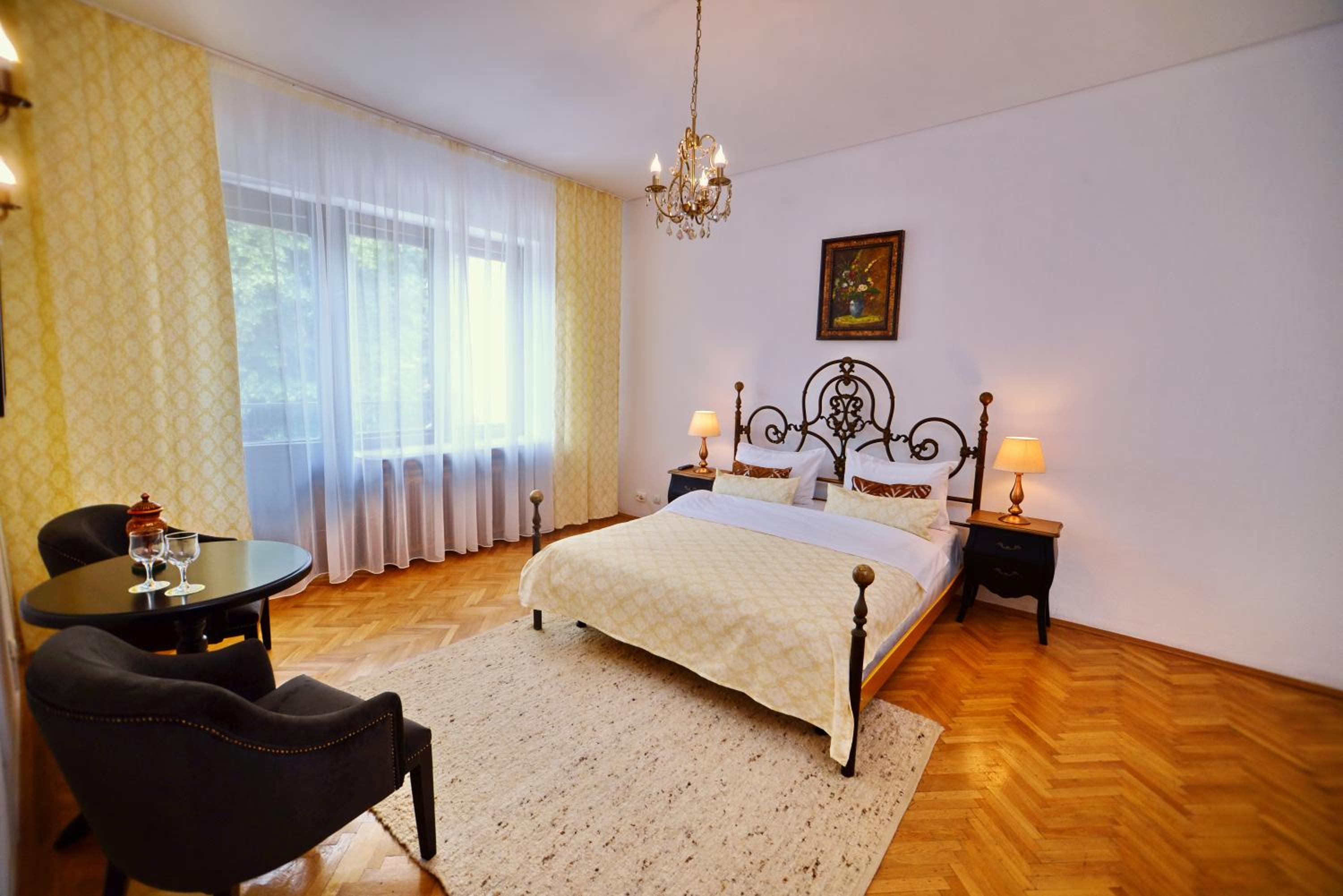 Casa Negustorului view 5