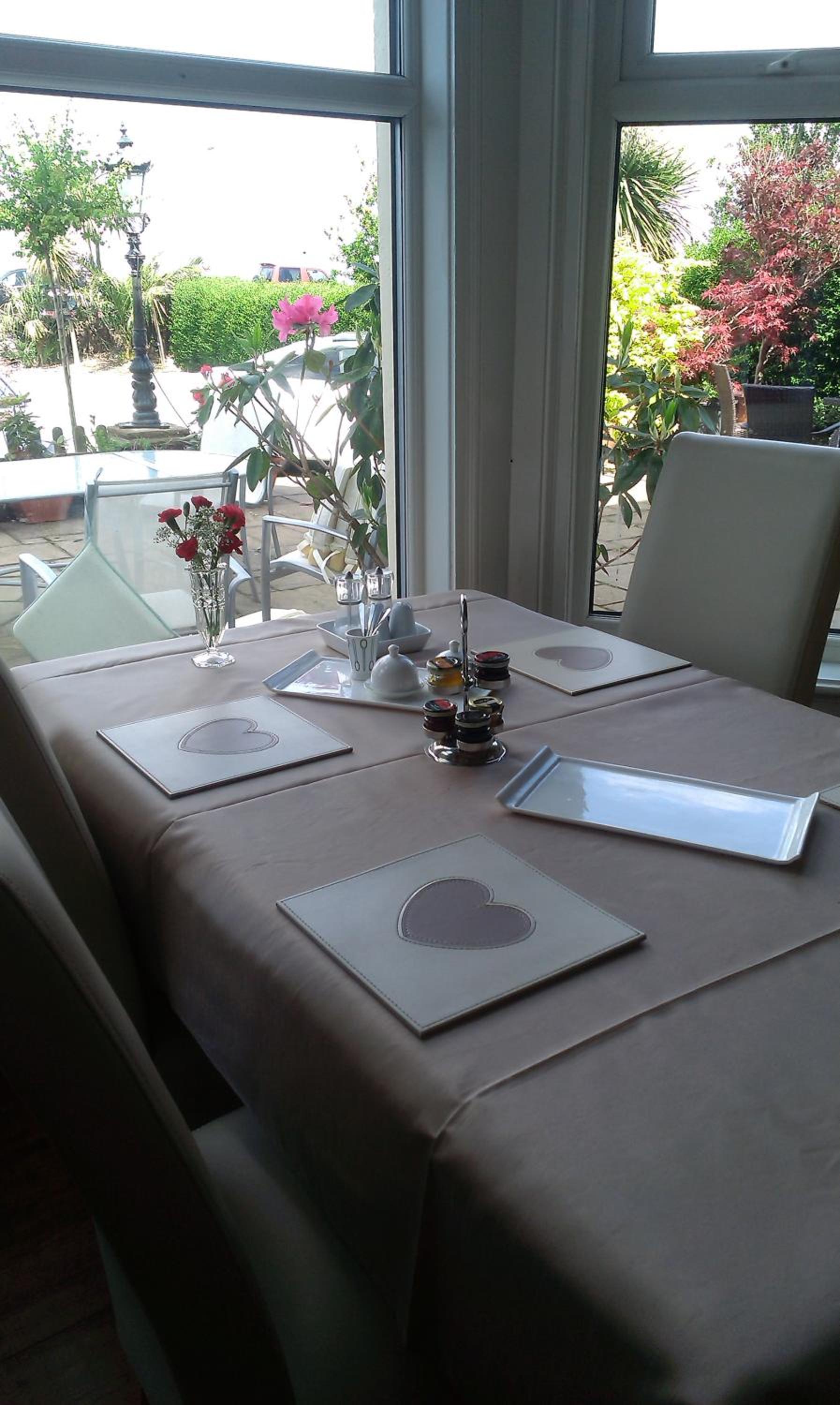 Min y Don Guest House