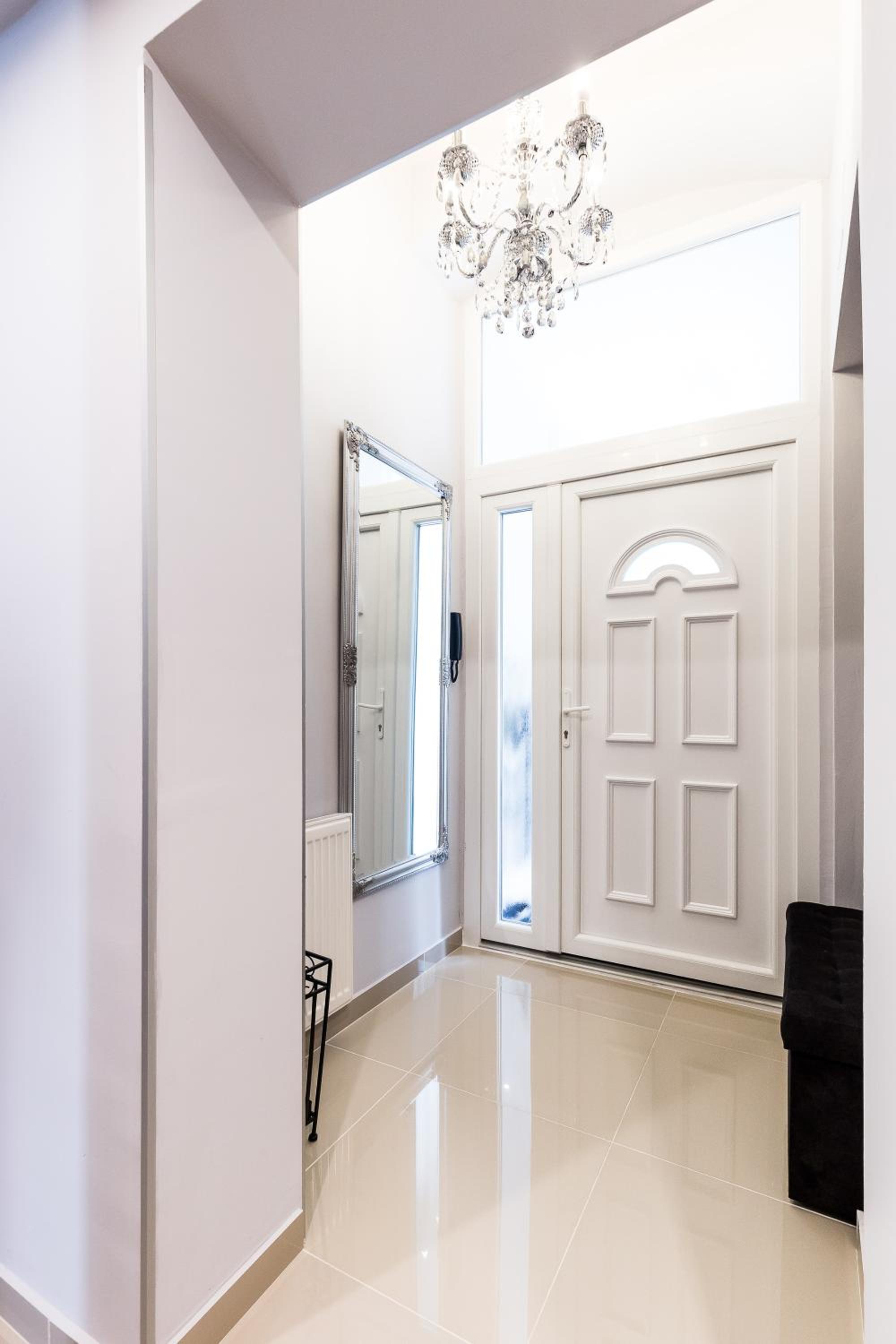 Center,The Rumbach suite view 4