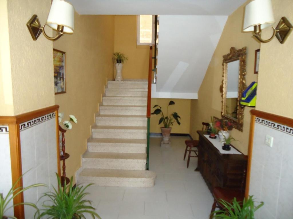 Hostal Los Claveles view 3